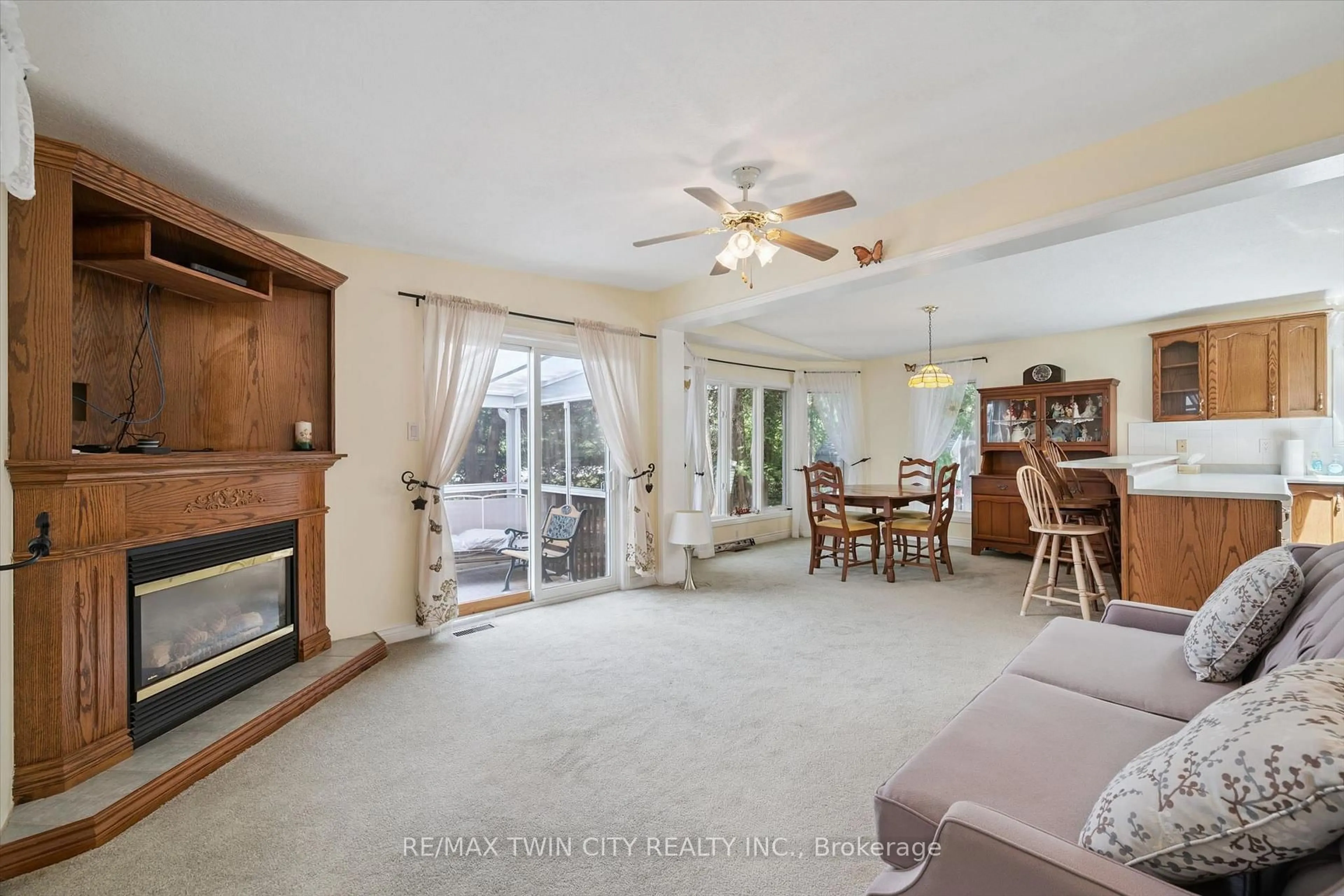 Living room with furniture, ceramic/tile floor for 4 Spruce Ave, Puslinch Ontario N1H 6H9
