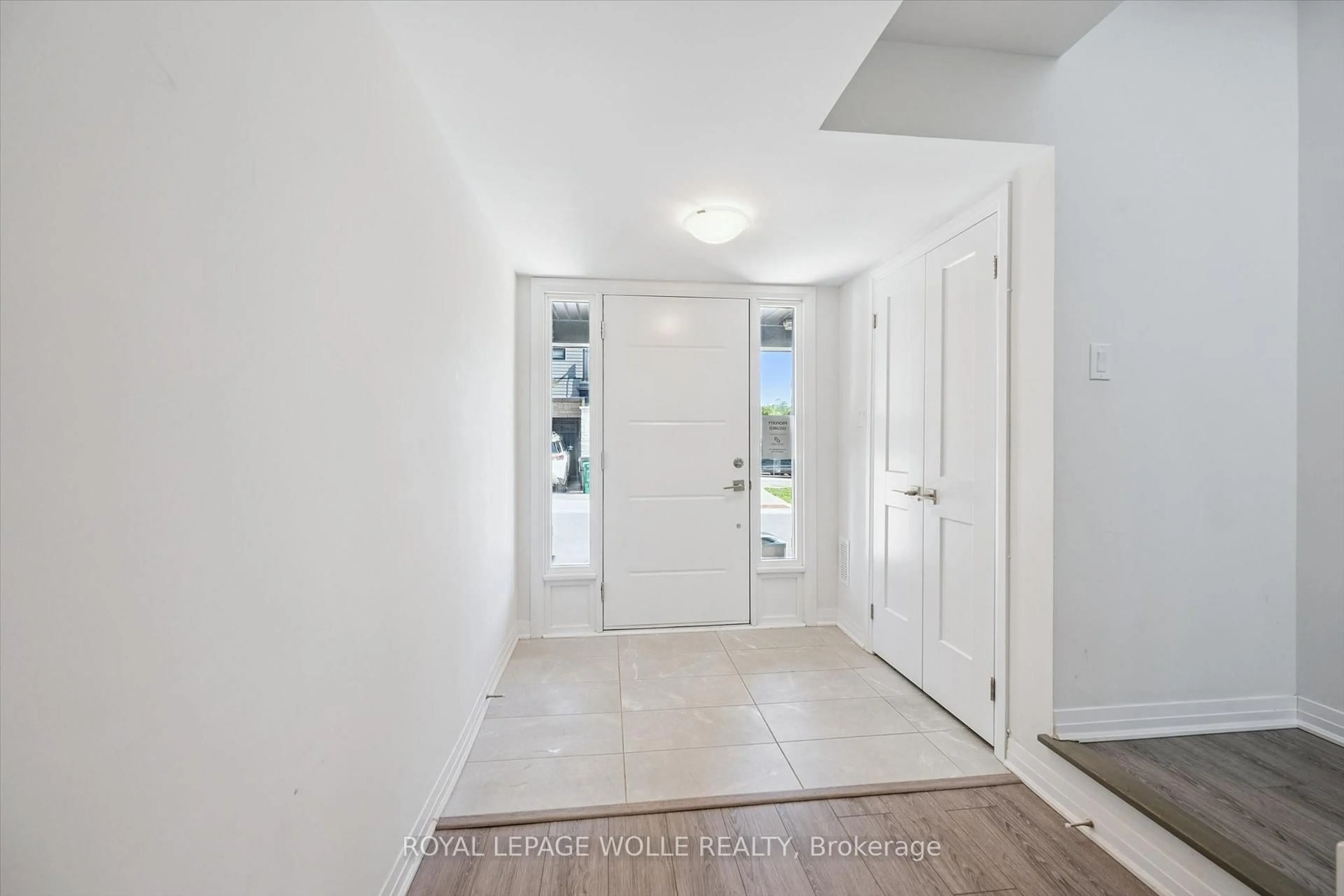 Indoor entryway for 51 Sparrow Ave #37, Cambridge Ontario N1T 0E5