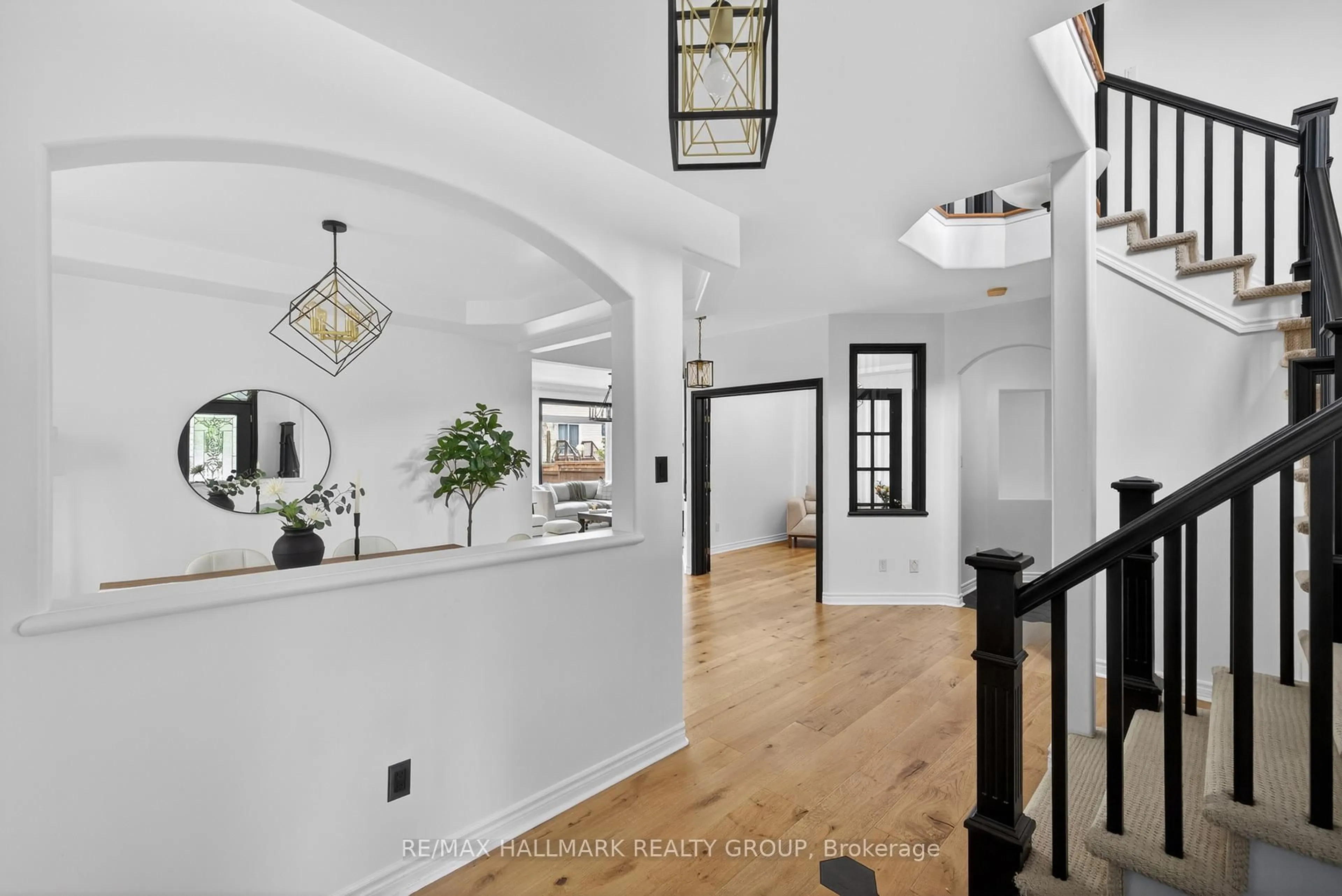 Indoor entryway for 520 Mazari Cres, Ottawa Ontario K2S 0A1