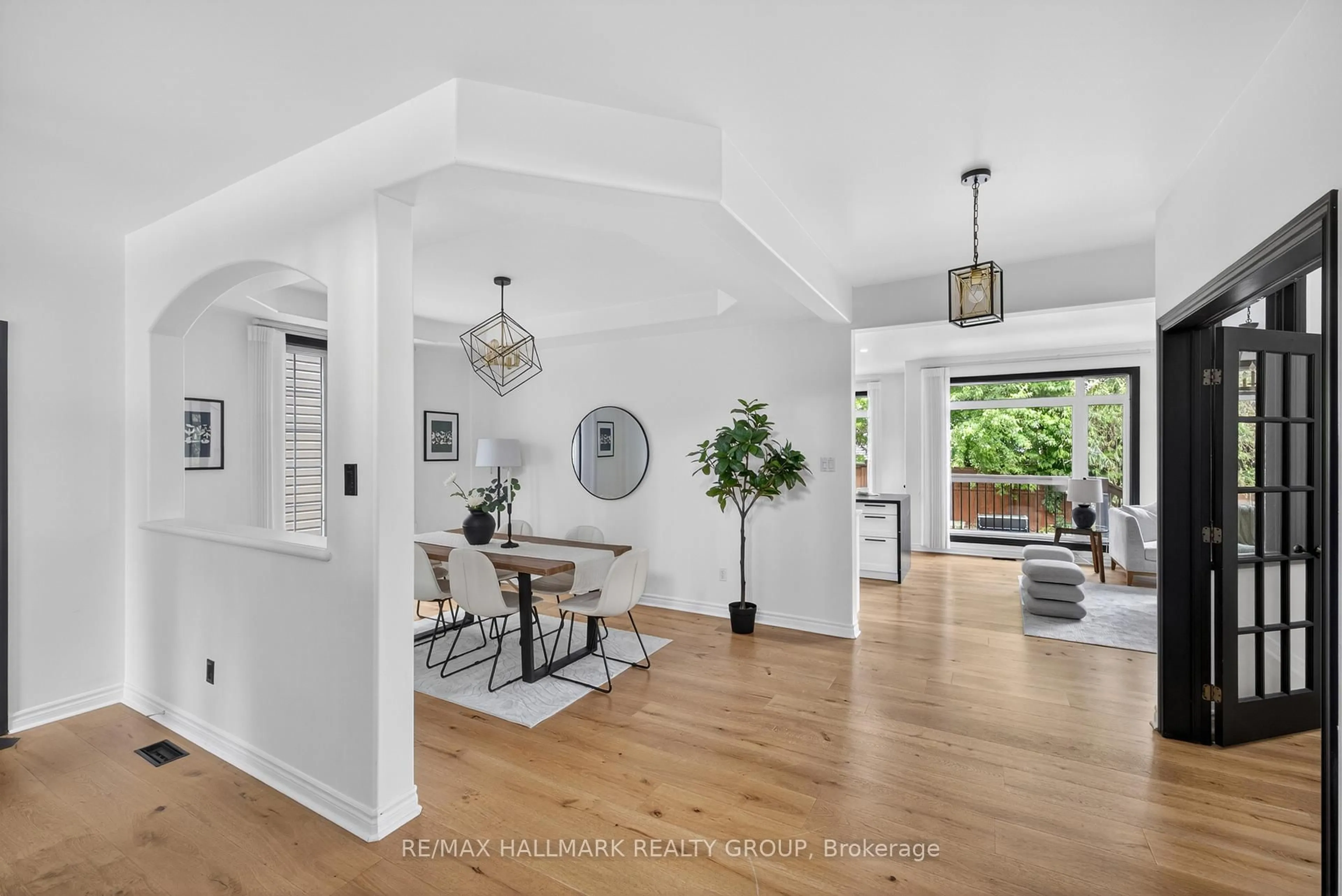 Indoor entryway for 520 Mazari Cres, Ottawa Ontario K2S 0A1