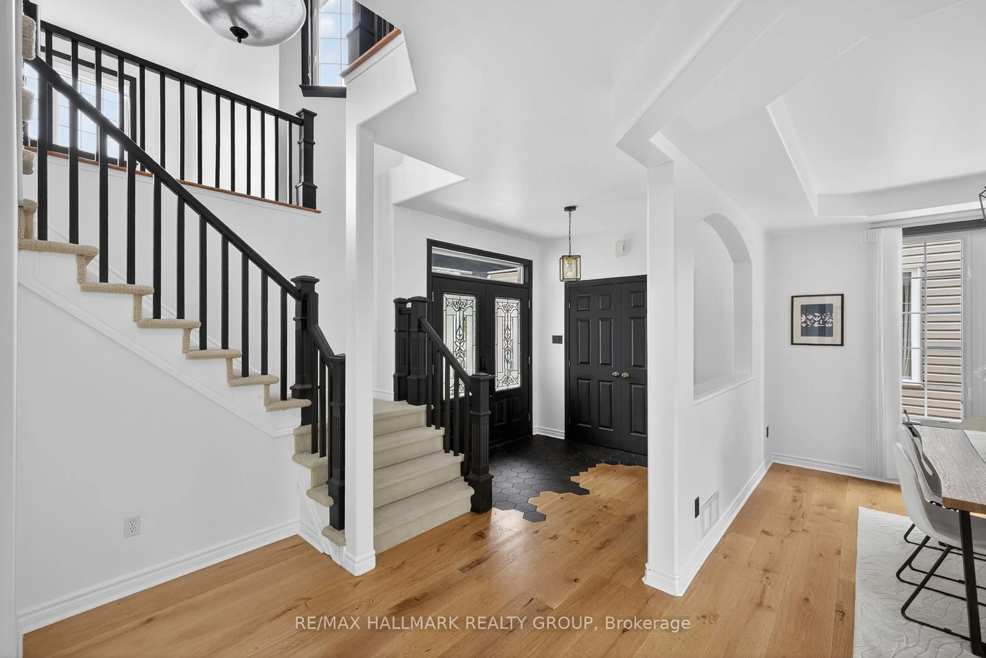 Indoor entryway for 520 Mazari Cres, Ottawa Ontario K2S 0A1