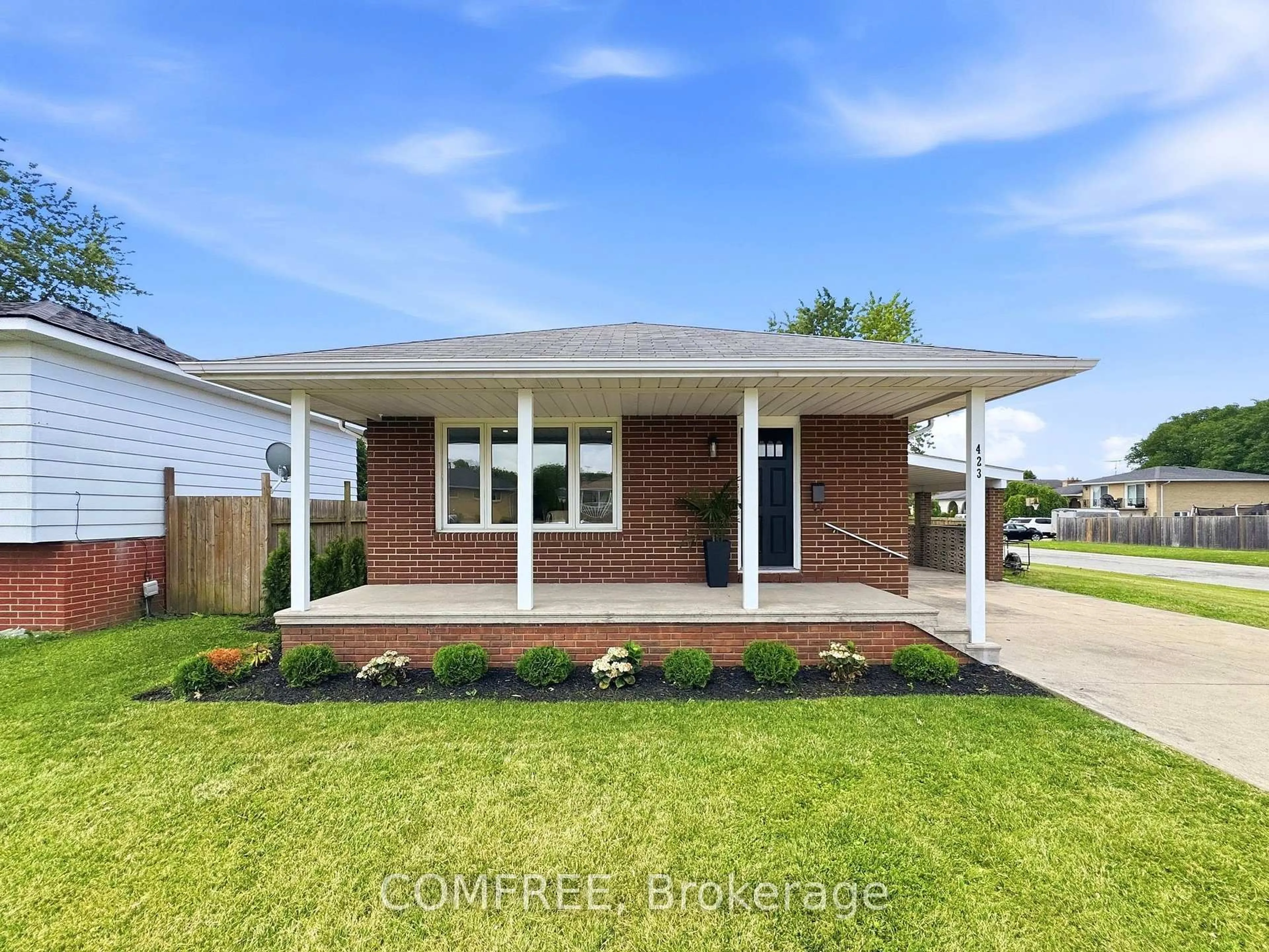 Home with brick exterior material, street for 423 Richmond St, Amherstburg Ontario N9V 3G2
