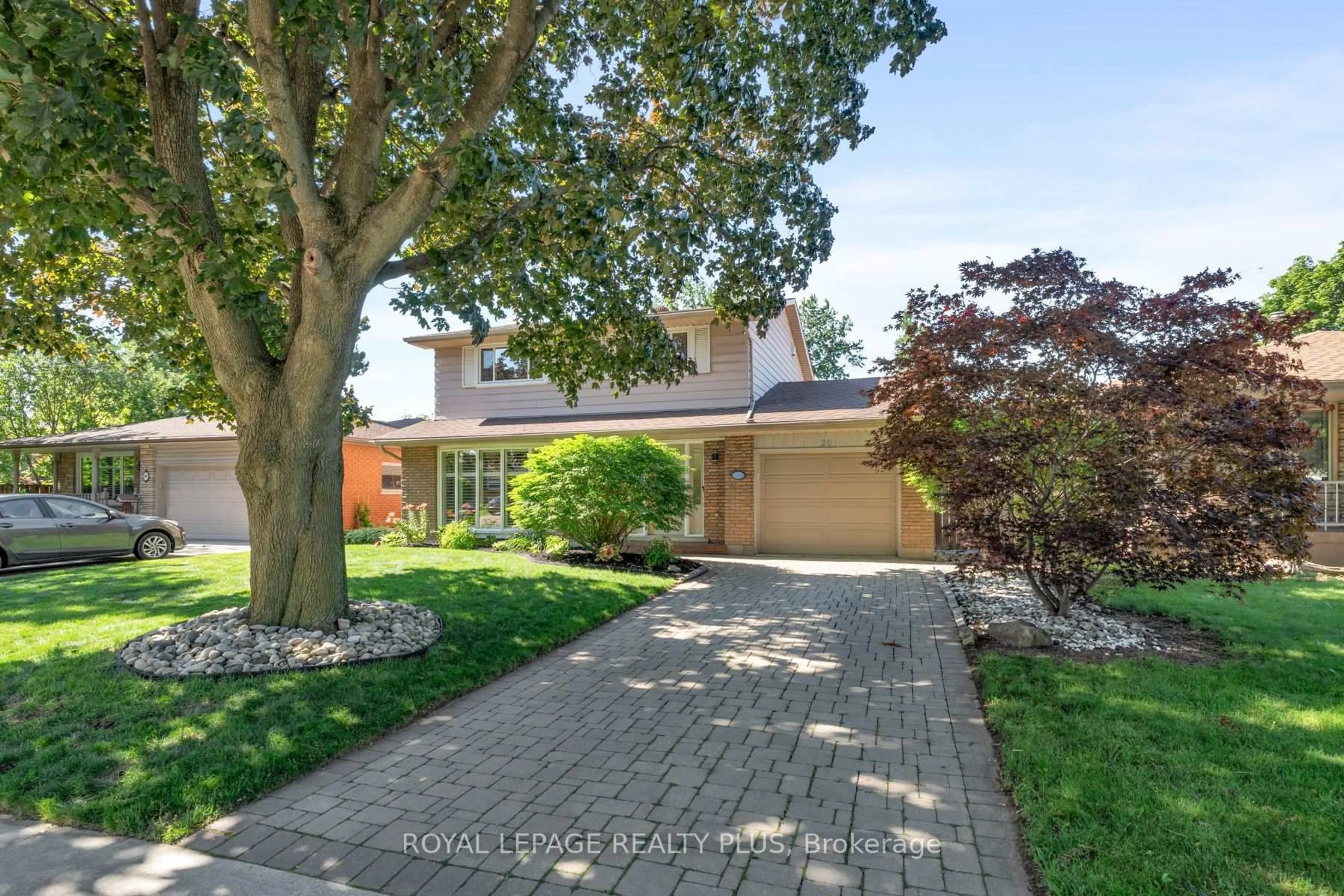 Home with brick exterior material, street for 20 San Marino Cres, Hamilton Ontario L9C 2B7