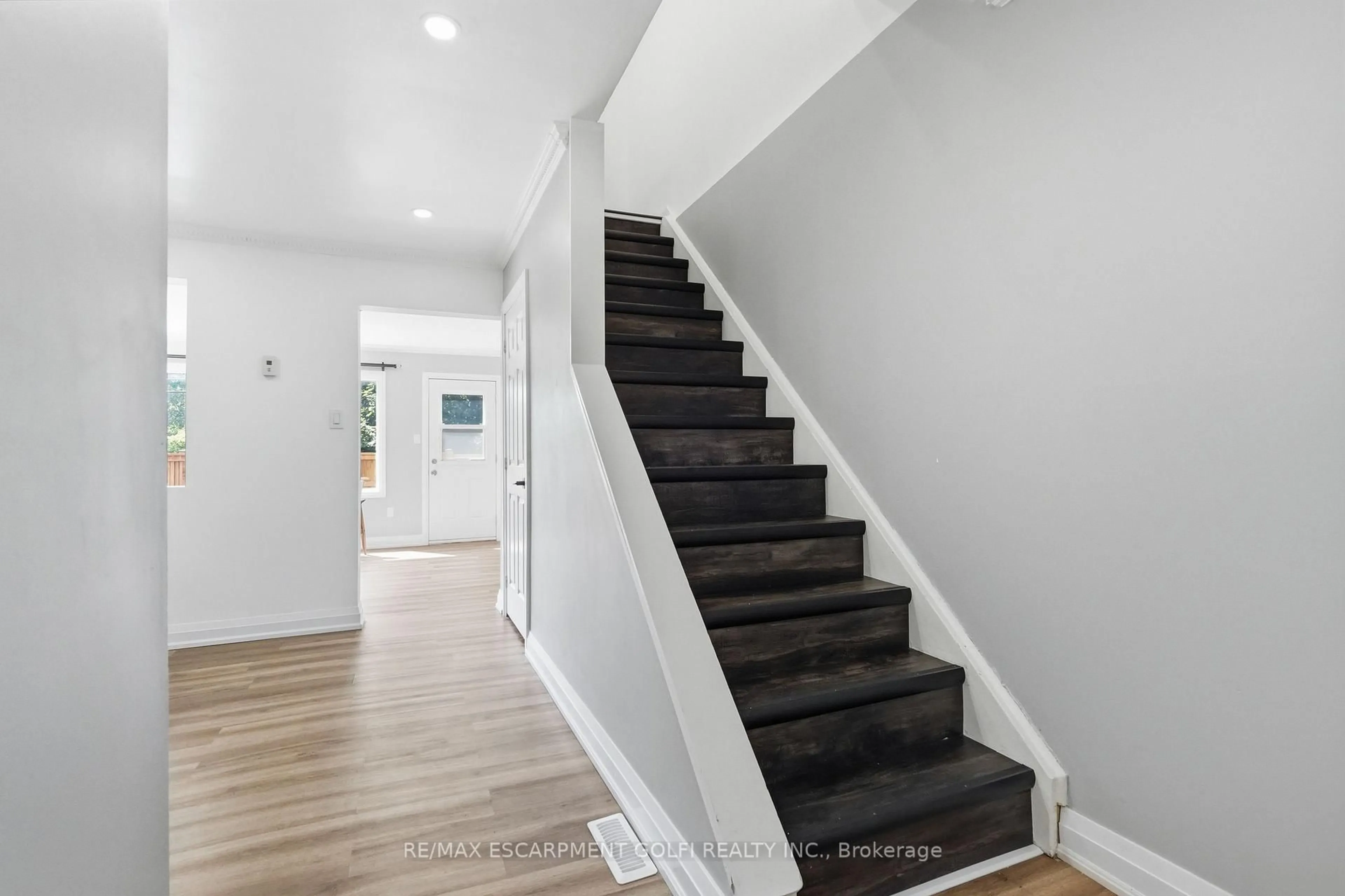 Stairs for 10 Angus Rd #17, Hamilton Ontario L8K 6K3