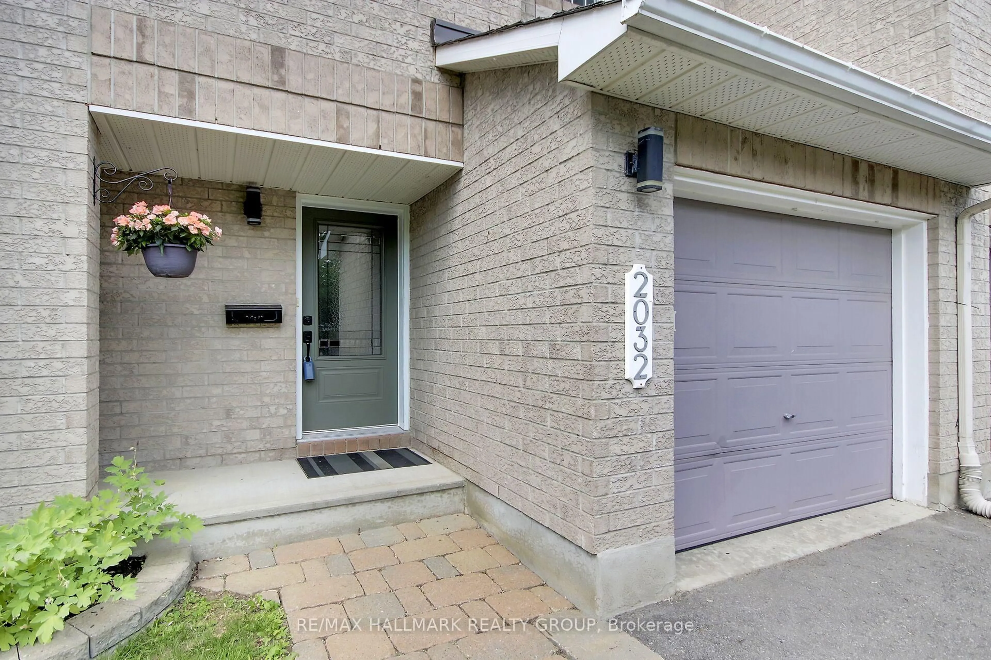 Home with brick exterior material, street for 2032 Dorima St, Ottawa Ontario K4A 3J7
