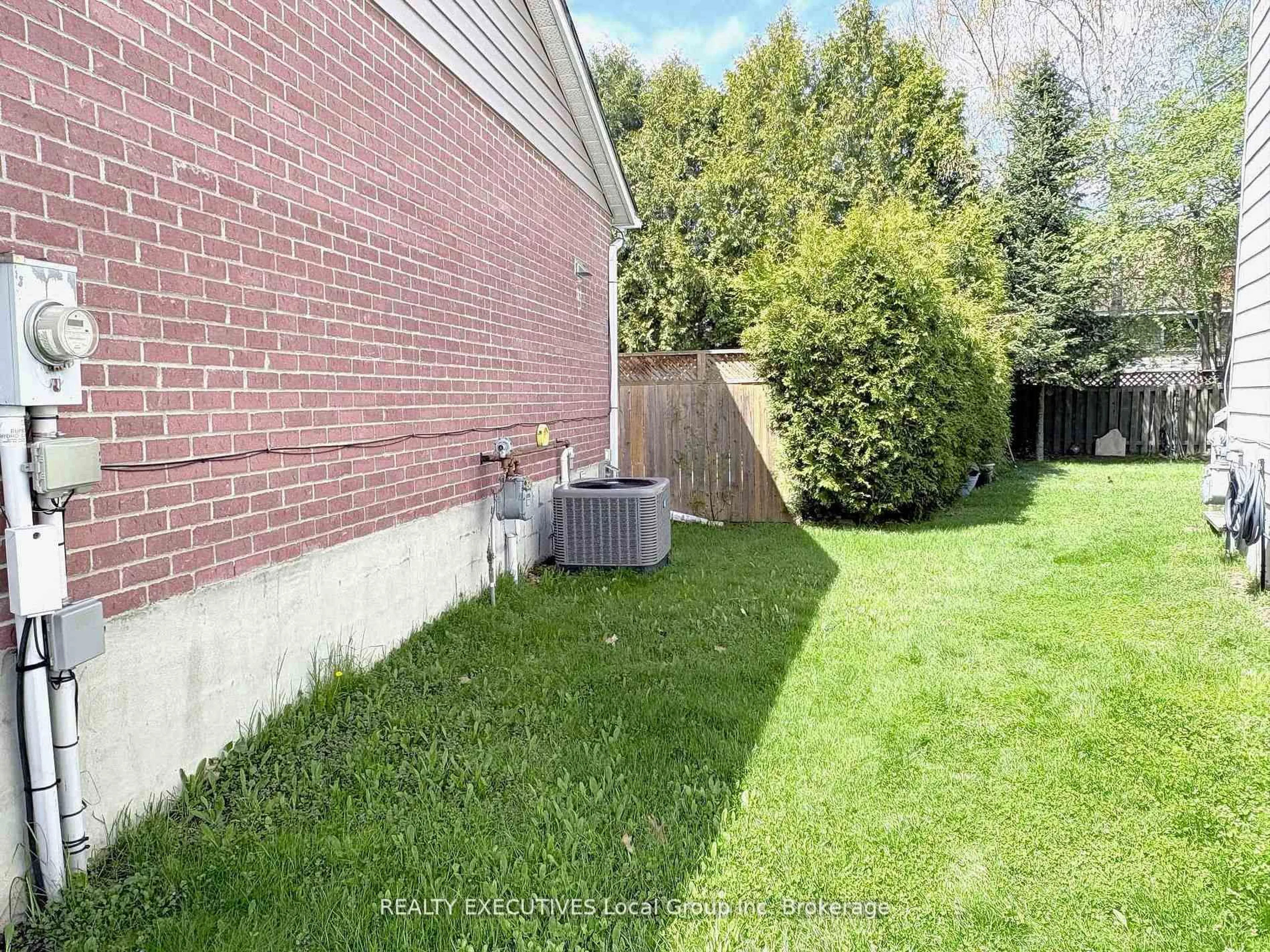 A pic from outside/outdoor area/front of a property/back of a property/a pic from drone, street for 35 Nancy Dr, North Bay Ontario P1B 9L9