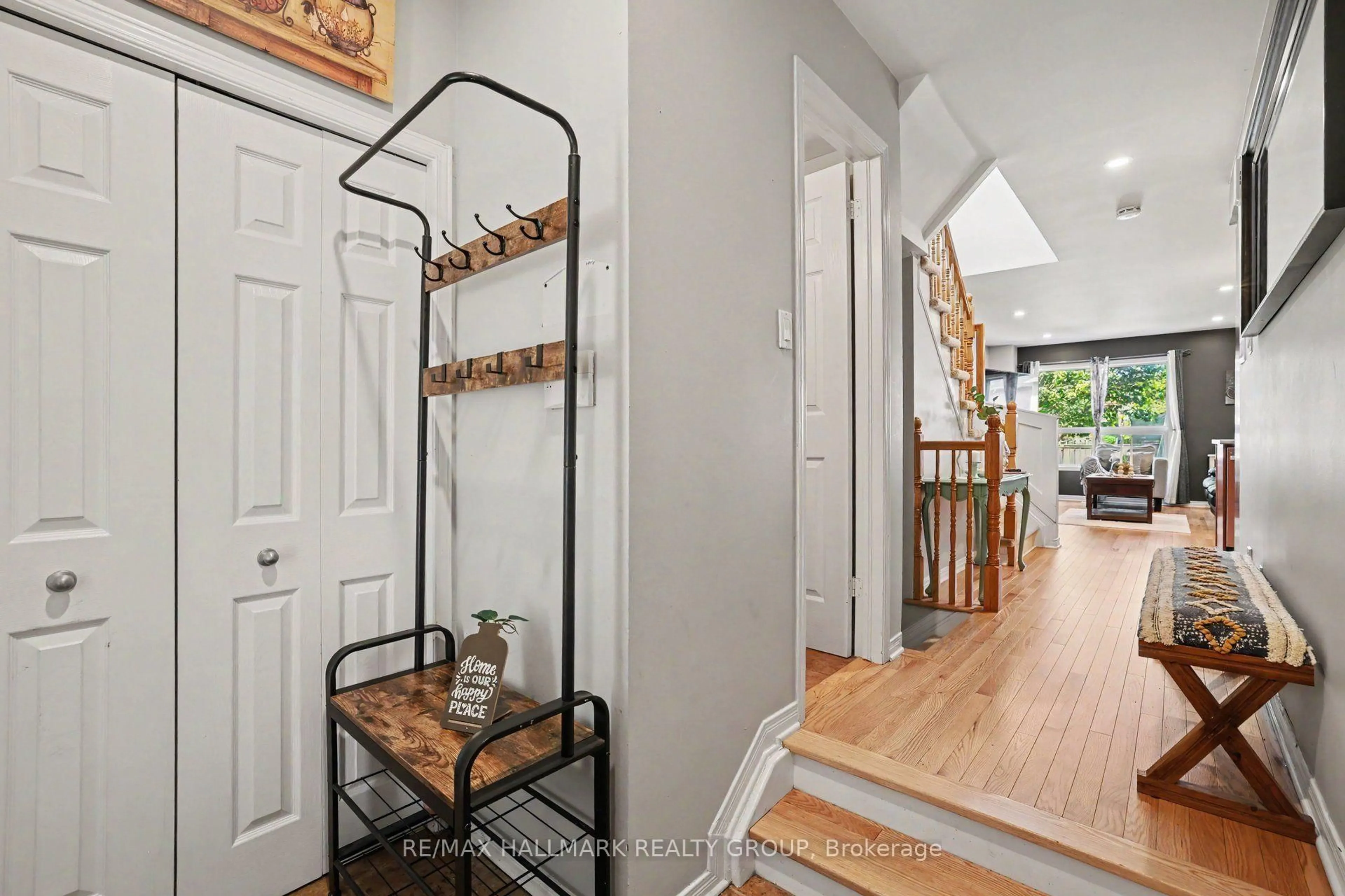 Indoor entryway for 170 Prem Circ, Ottawa Ontario K2J 0C4