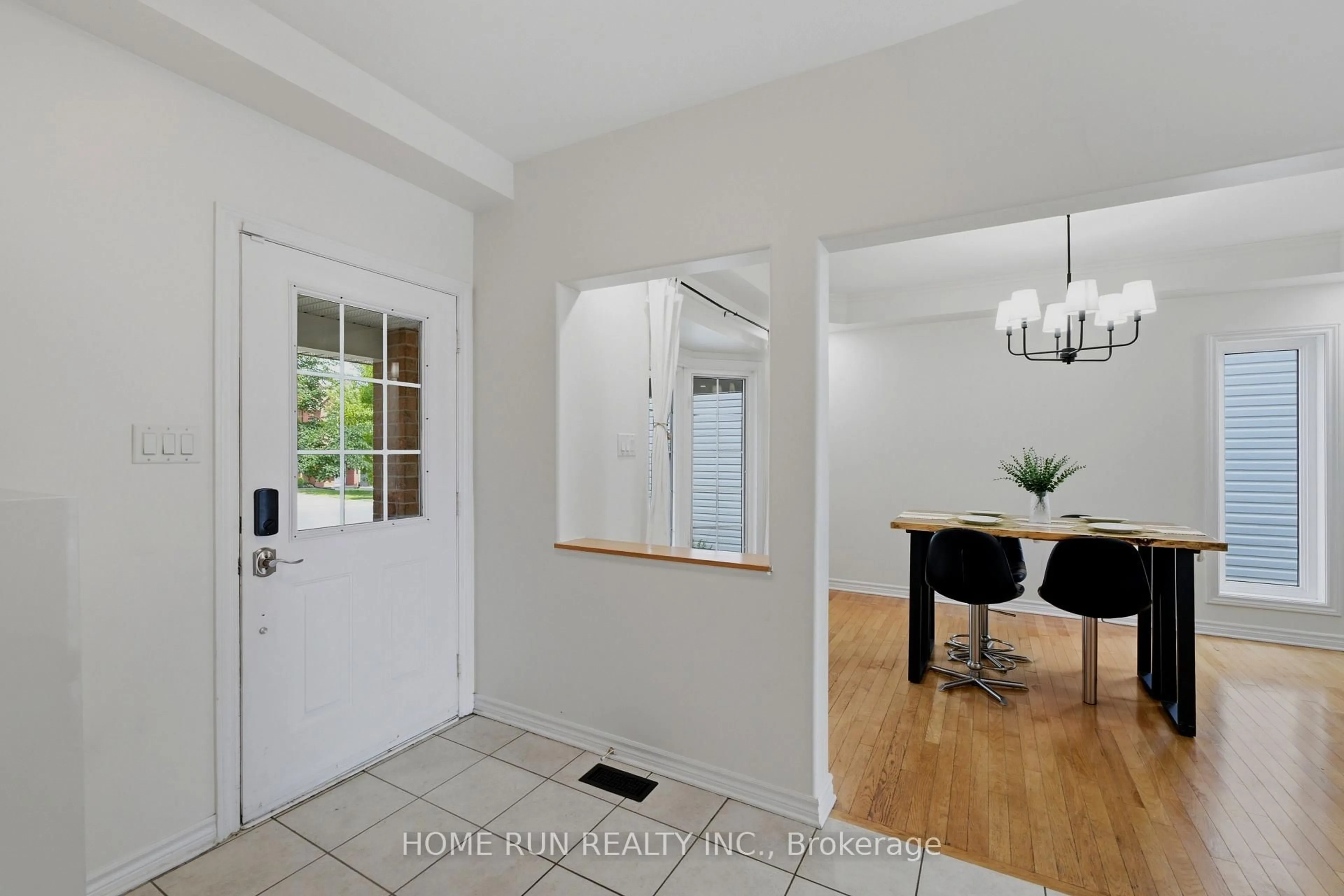 Indoor entryway for 1288 Klondike Rd, Ottawa Ontario K2W 1E2