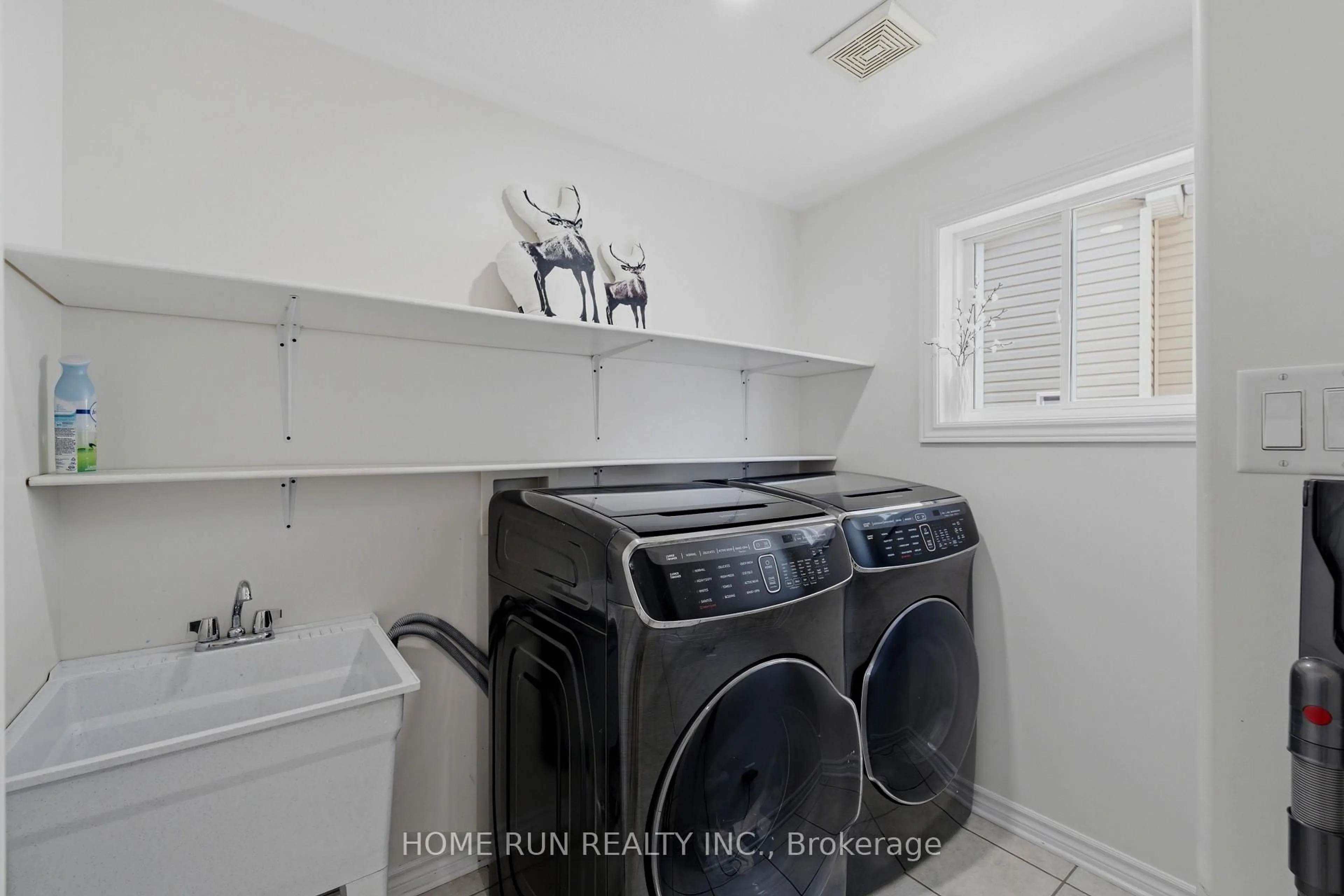 Laundry room for 1288 Klondike Rd, Ottawa Ontario K2W 1E2