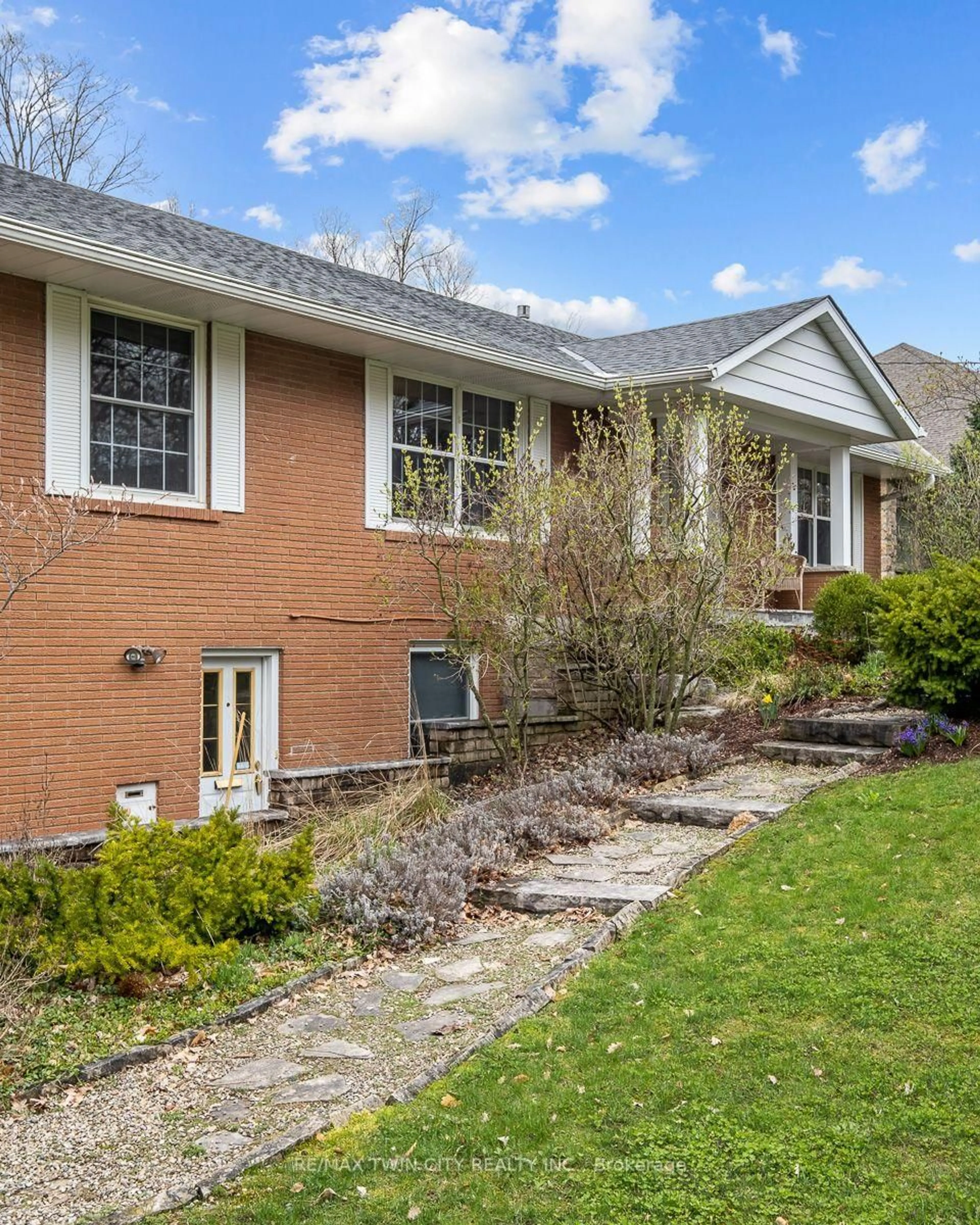 Home with brick exterior material, street for 36 Maple Hill Dr, Kitchener Ontario N2M 2R8