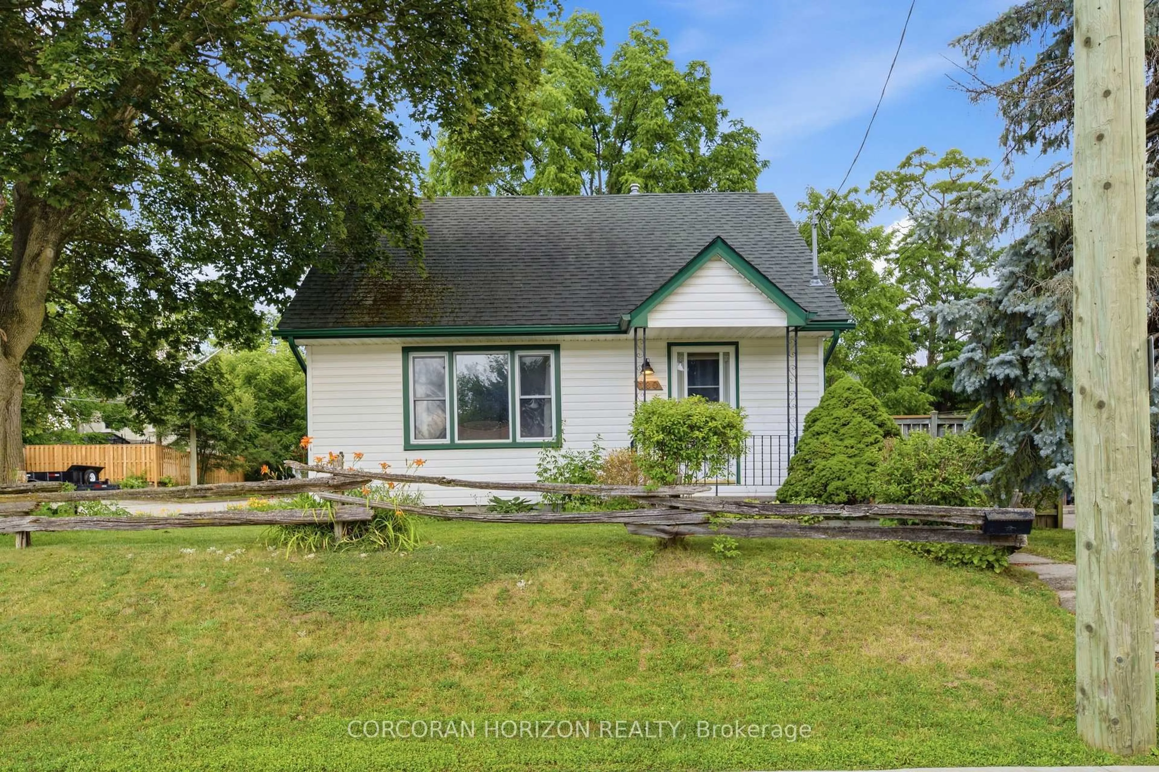 A pic from outside/outdoor area/front of a property/back of a property/a pic from drone, street for 180 Melrose St, Cambridge Ontario N3H 4A4