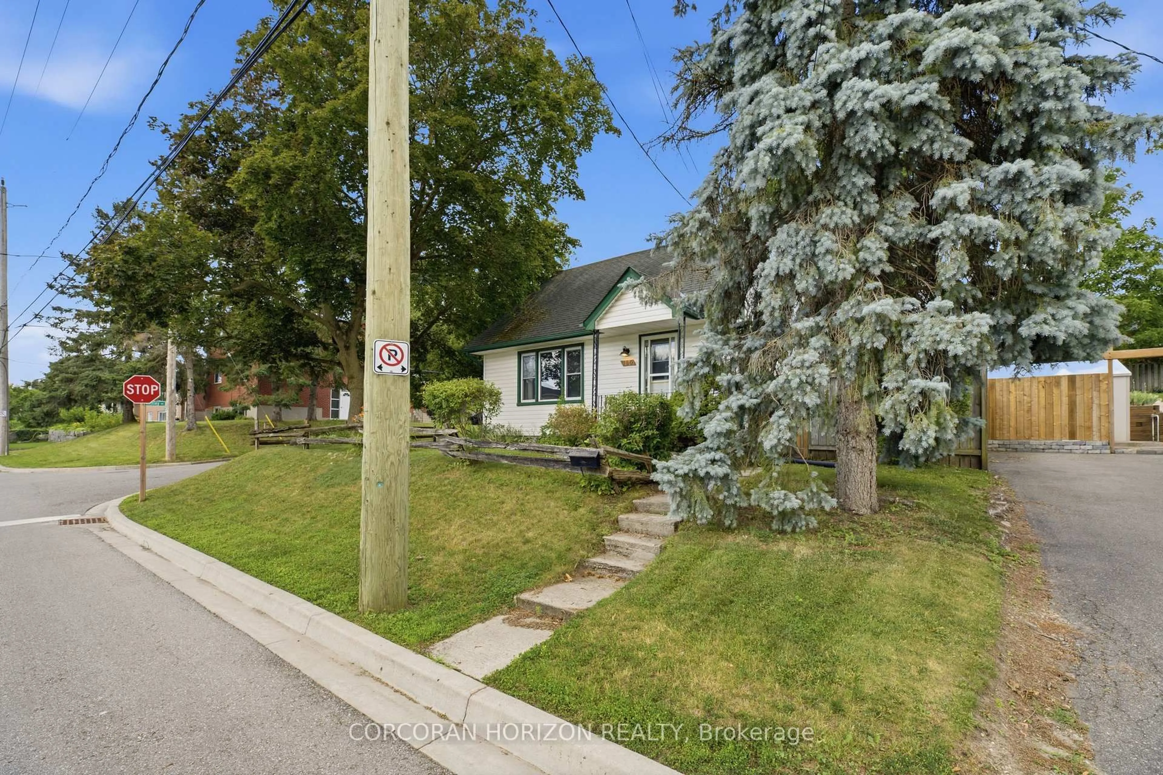 A pic from outside/outdoor area/front of a property/back of a property/a pic from drone, street for 180 Melrose St, Cambridge Ontario N3H 4A4