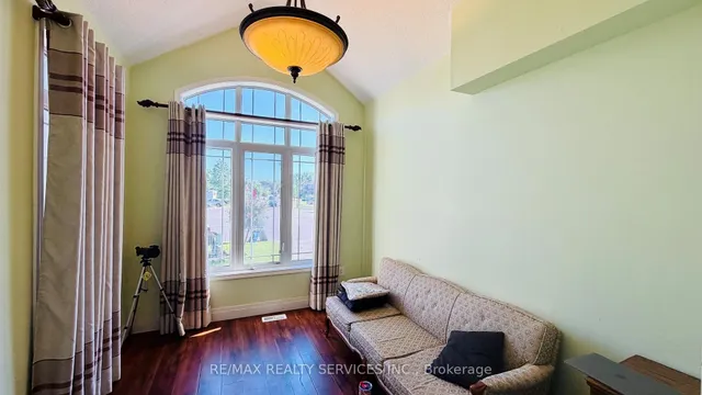 261 Thomas Ave, Brantford 2