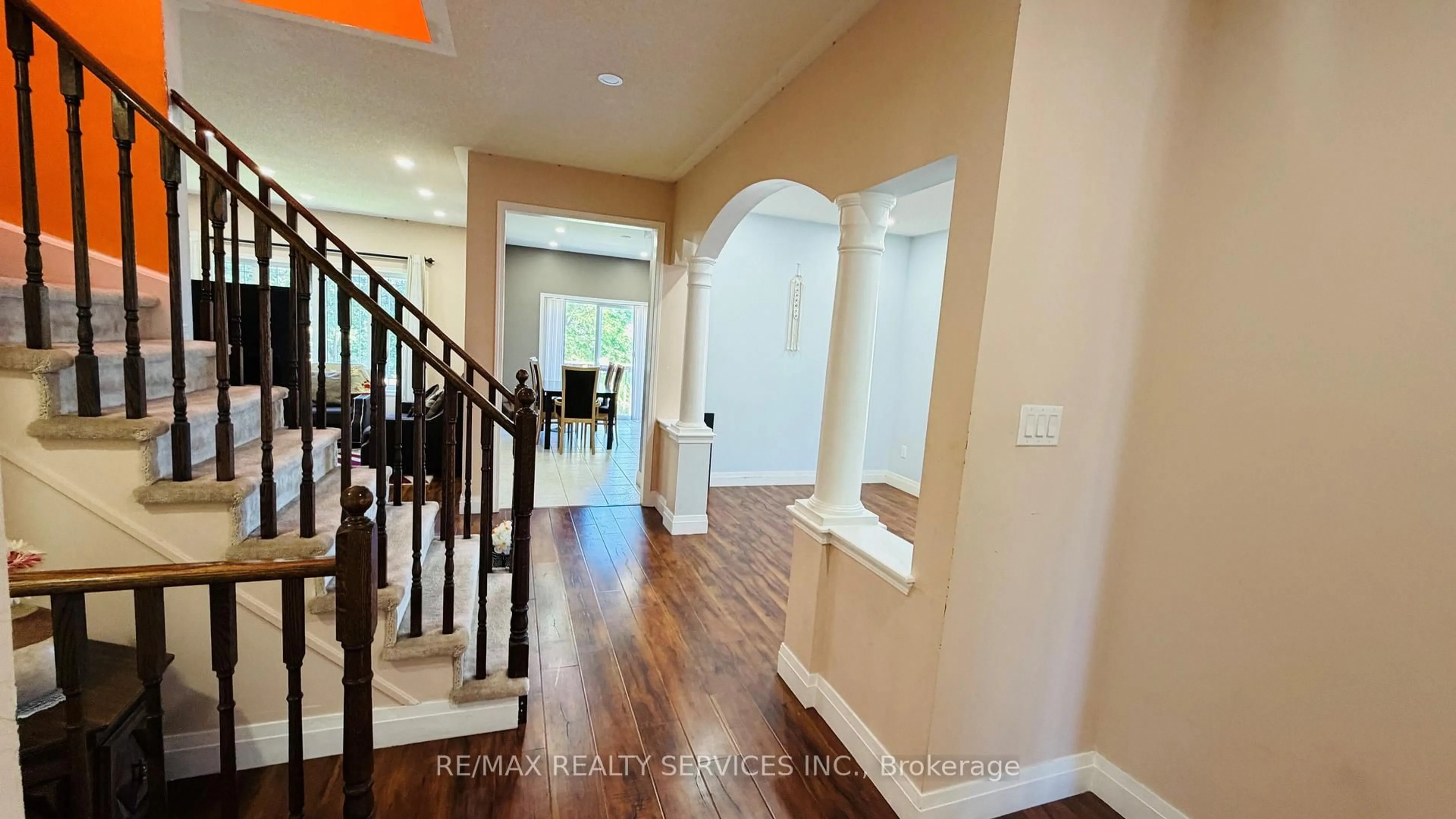 Indoor entryway for 261 Thomas Ave, Brantford Ontario N3S 0E1