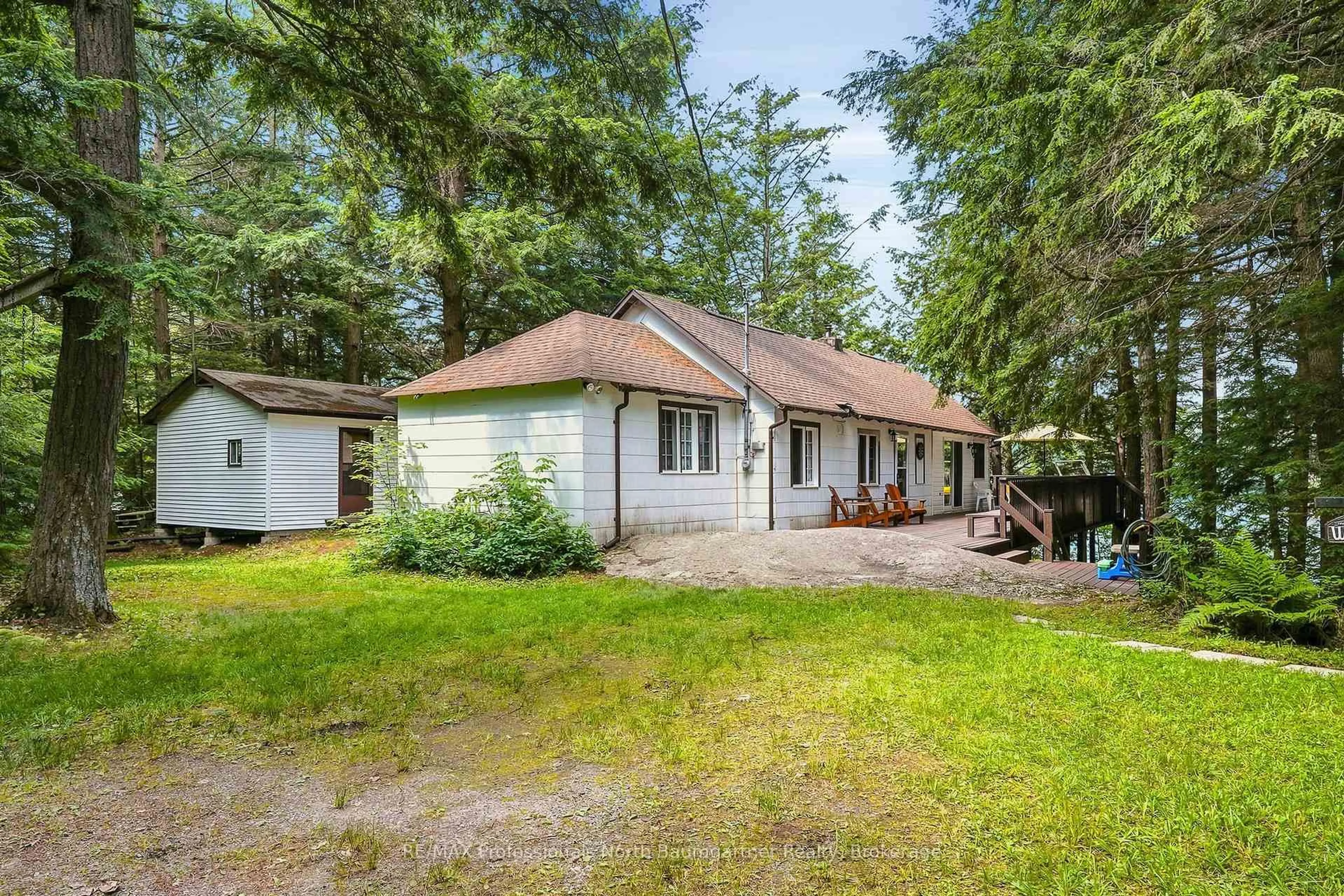 A pic from outside/outdoor area/front of a property/back of a property/a pic from drone, unknown for 1202 Three Brothers Dr, Algonquin Highlands Ontario K0M 1S0