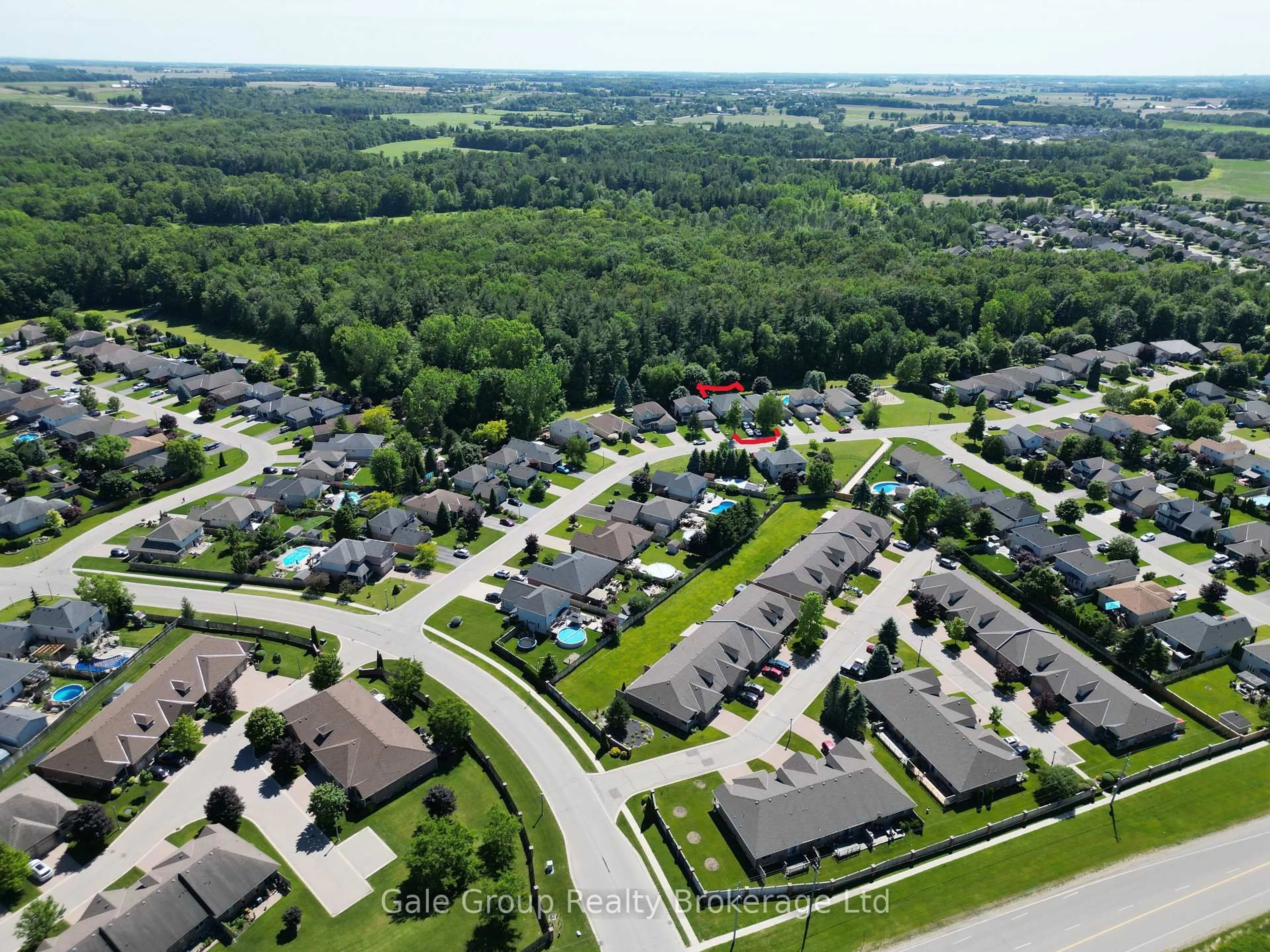 A pic from outside/outdoor area/front of a property/back of a property/a pic from drone, street for 89 Woodvale Dr, Thames Centre Ontario N0L 1G3