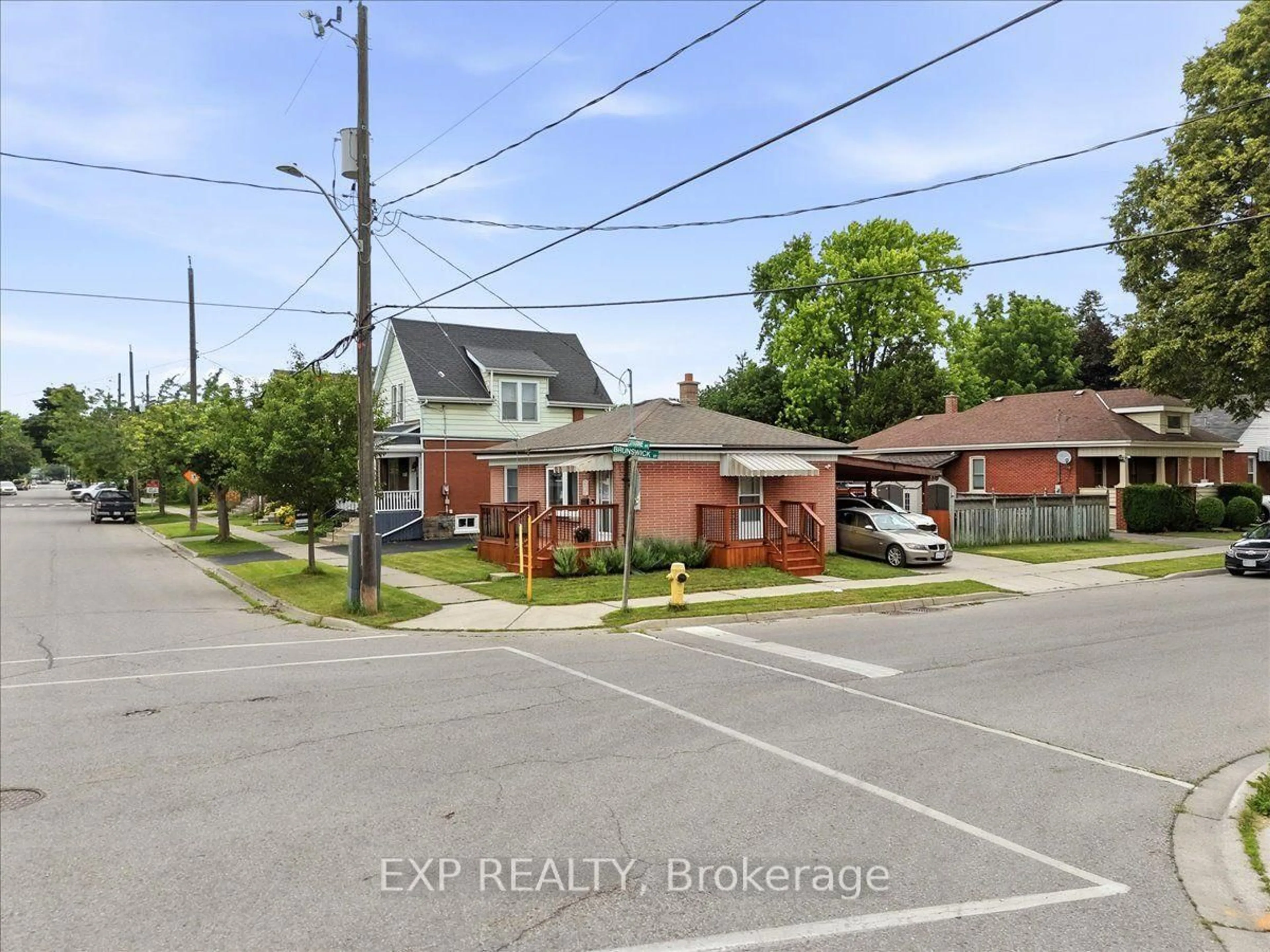 A pic from outside/outdoor area/front of a property/back of a property/a pic from drone, street for 166 Catharine Ave, Brantford Ontario N3T 1Y7
