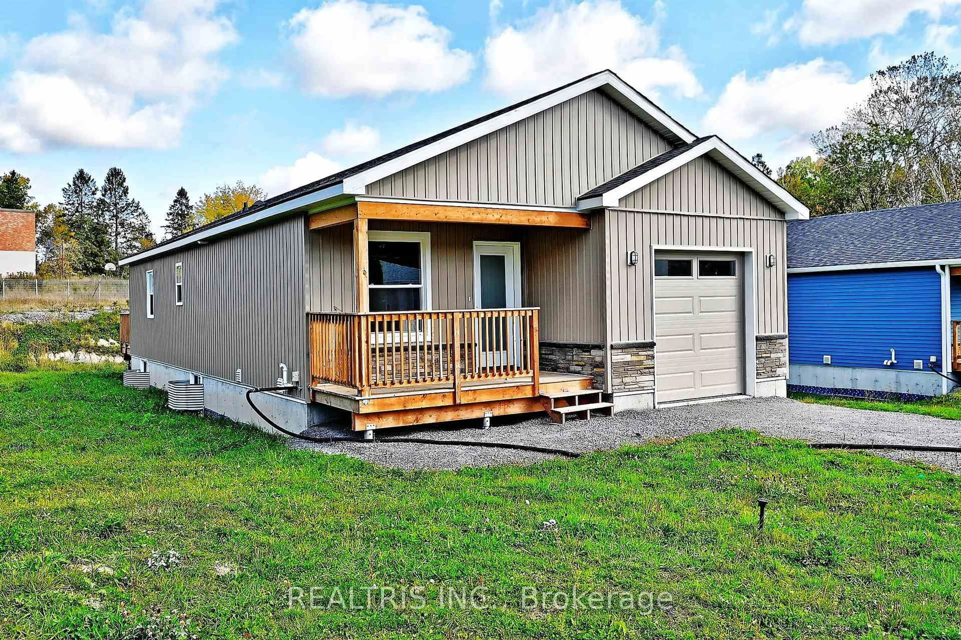 Home with vinyl exterior material, building for 148 Patricia St, Sudbury Remote Area Ontario P3Y 1A1