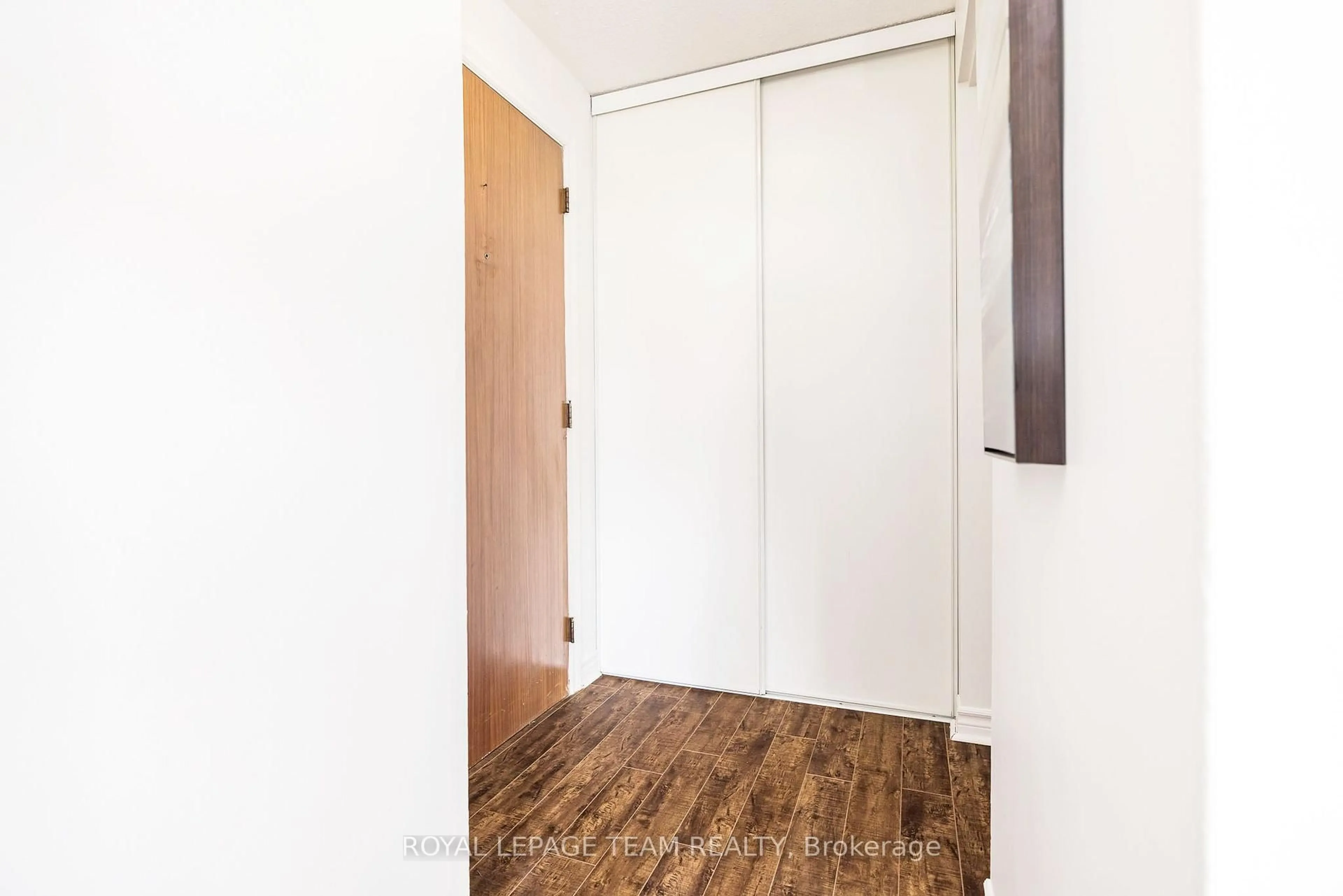 Indoor entryway for 47 Sumac St #12, Ottawa Ontario K1J 7T7