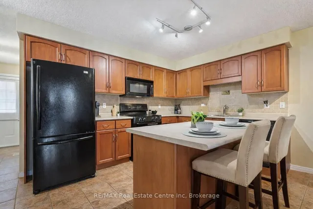 210 DAWN Ave #38, Guelph 3