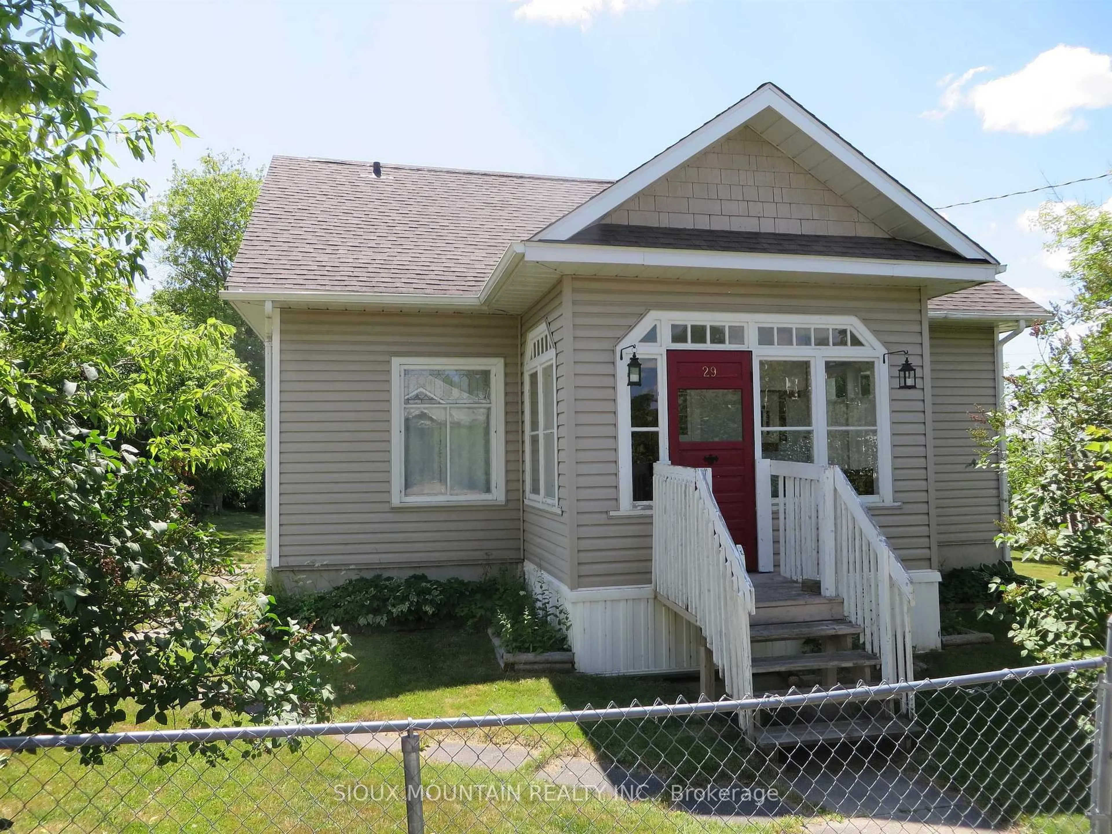 Home with vinyl exterior material, street for 29 King Street, Sioux Lookout Ontario P8T 1J6