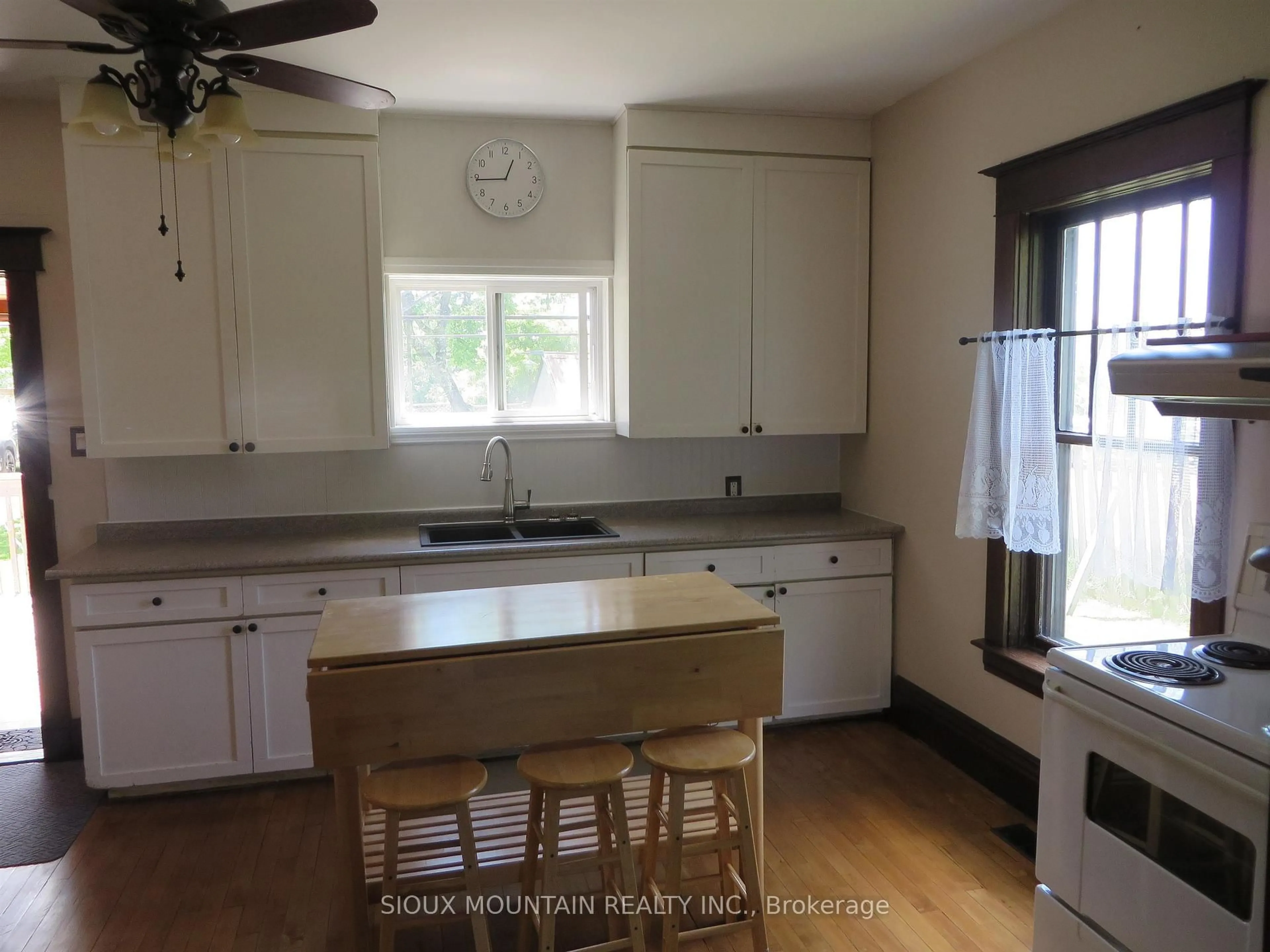 Standard kitchen, unknown for 29 King Street, Sioux Lookout Ontario P8T 1J6