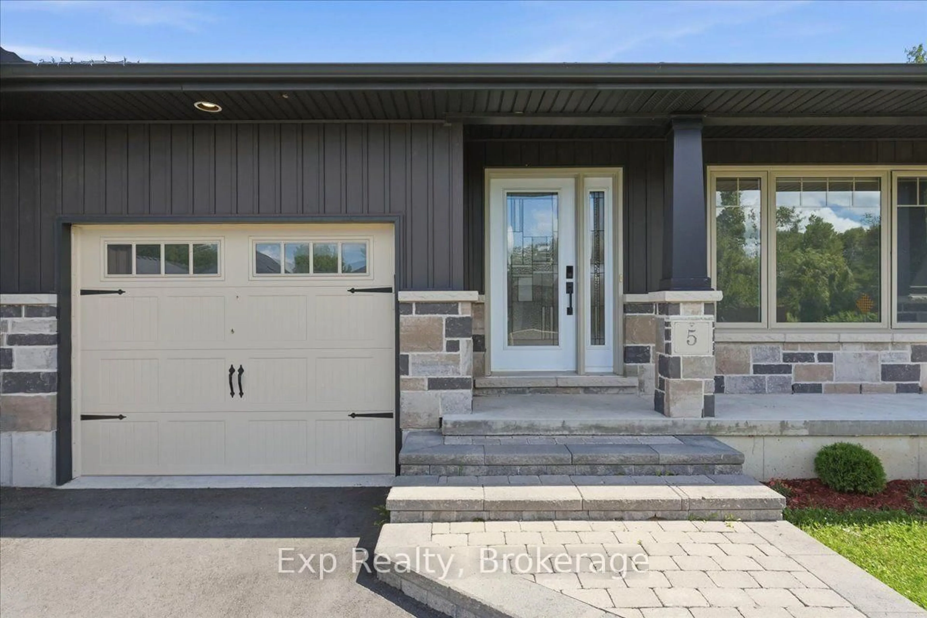 Indoor entryway for 5 Sylvan St, Quinte West Ontario K8V 0C6