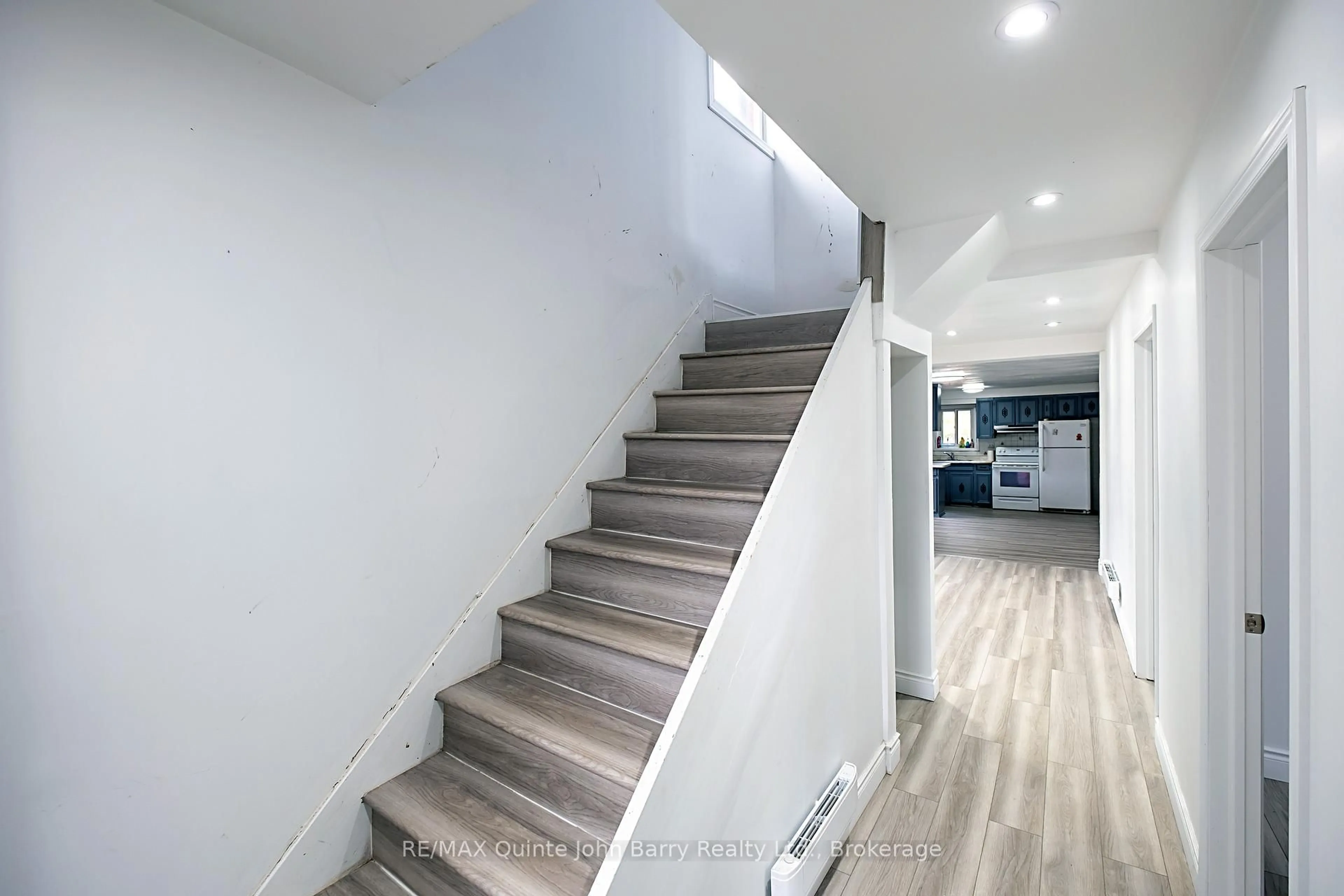 Stairs for 18130 Telephone Rd, Ingleside Ontario K8V 5P4