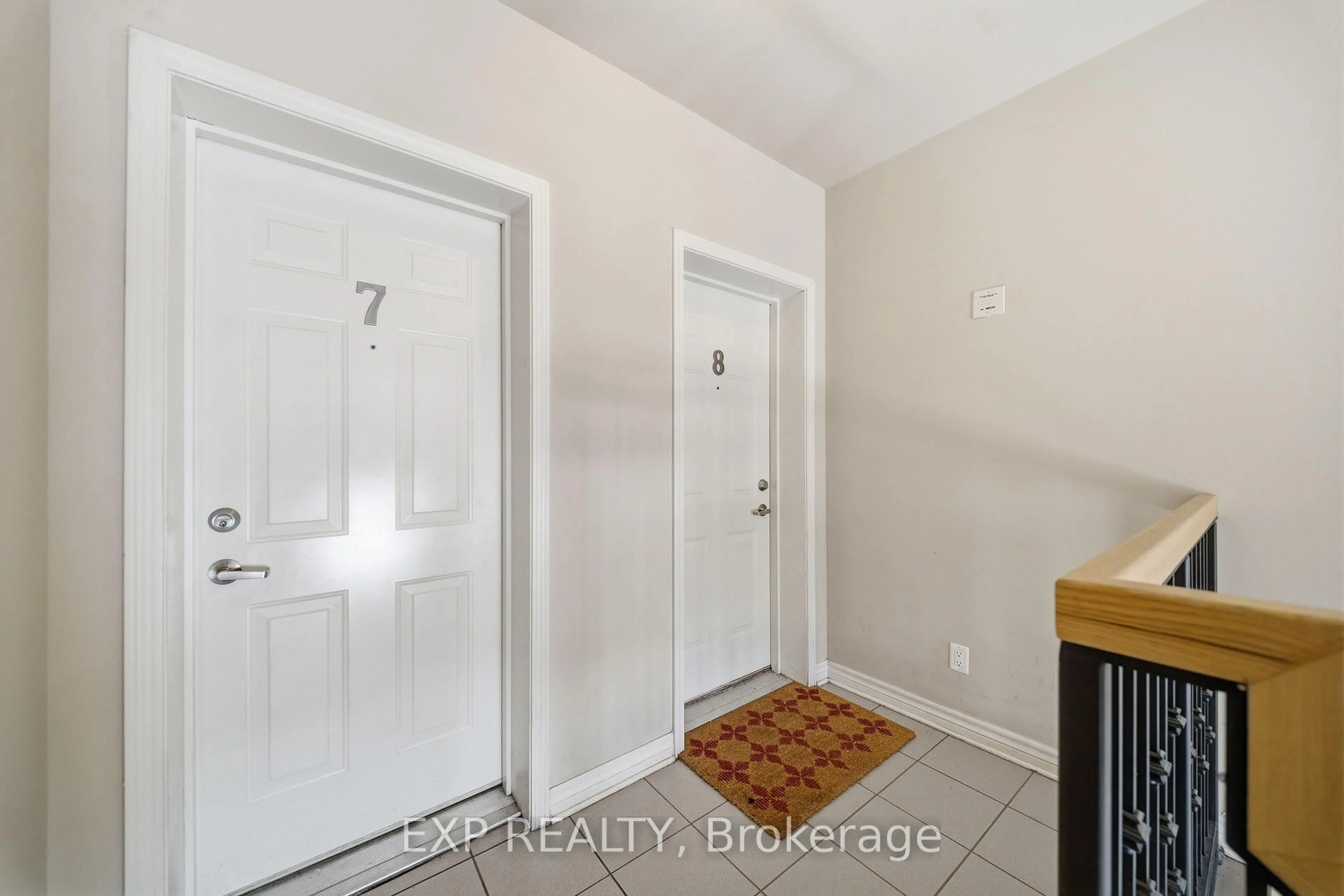 Indoor entryway for 369 Paseo Private #8, Ottawa Ontario K2G 4N7