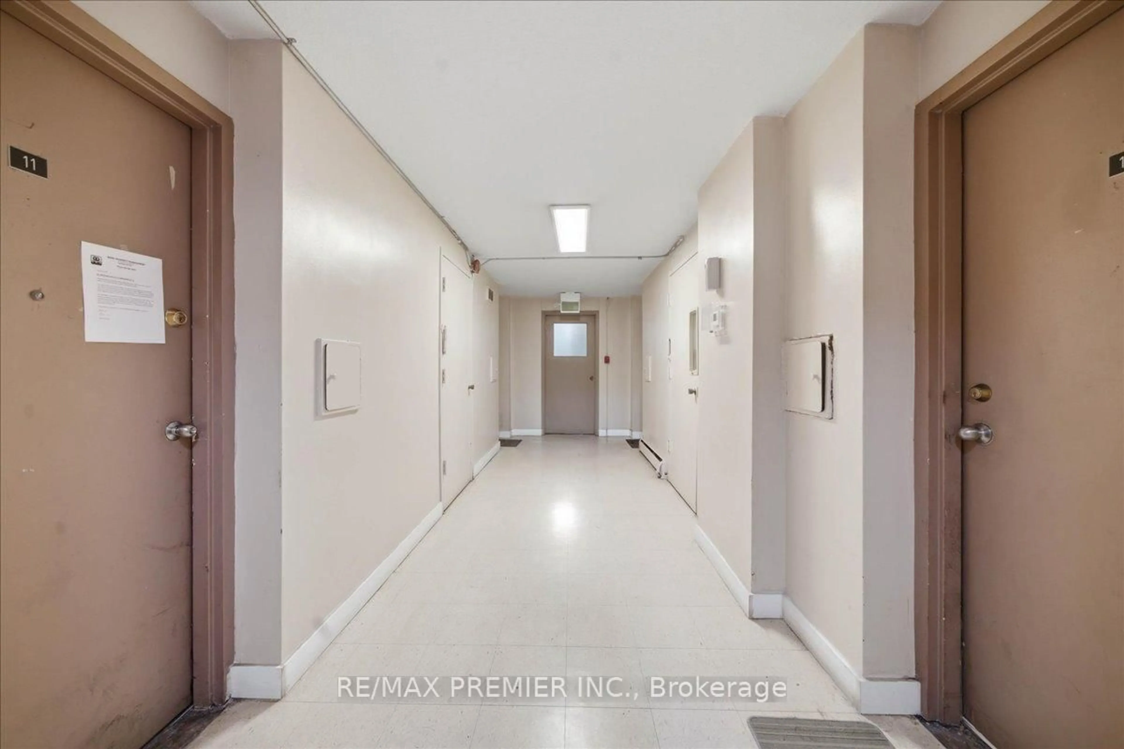 Indoor entryway for 214 Wentworth St, Hamilton Ontario L8N 2Z4