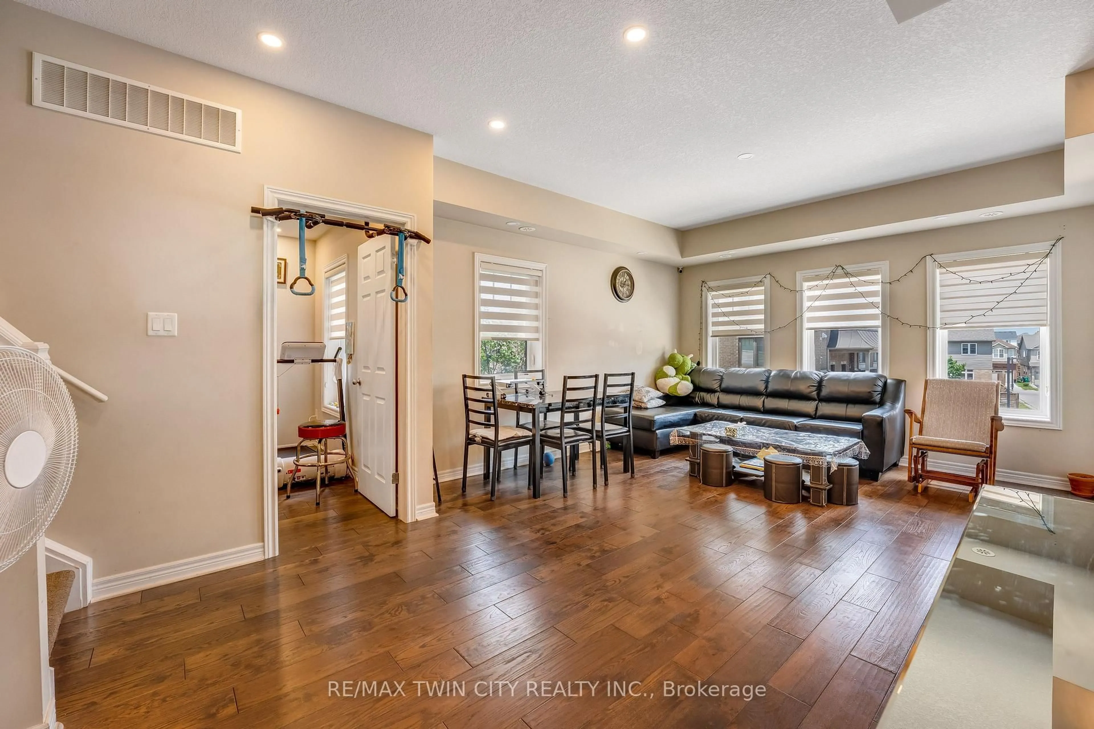 Unknown for 70 Willowrun Dr #F1, Kitchener Ontario N2A 0J3