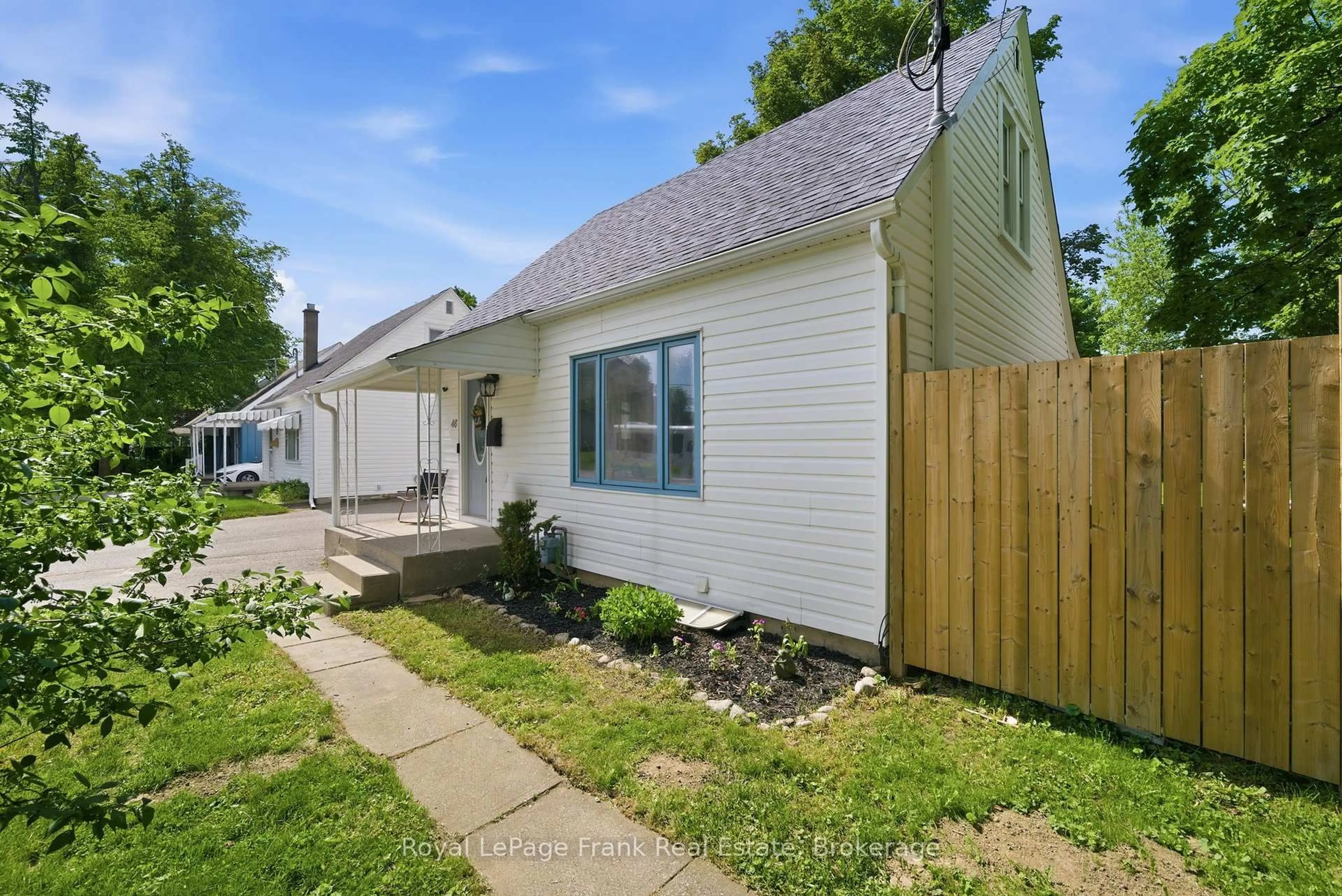 A pic from outside/outdoor area/front of a property/back of a property/a pic from drone, street for 46 Durham St, Kawartha Lakes Ontario K9V 1X1