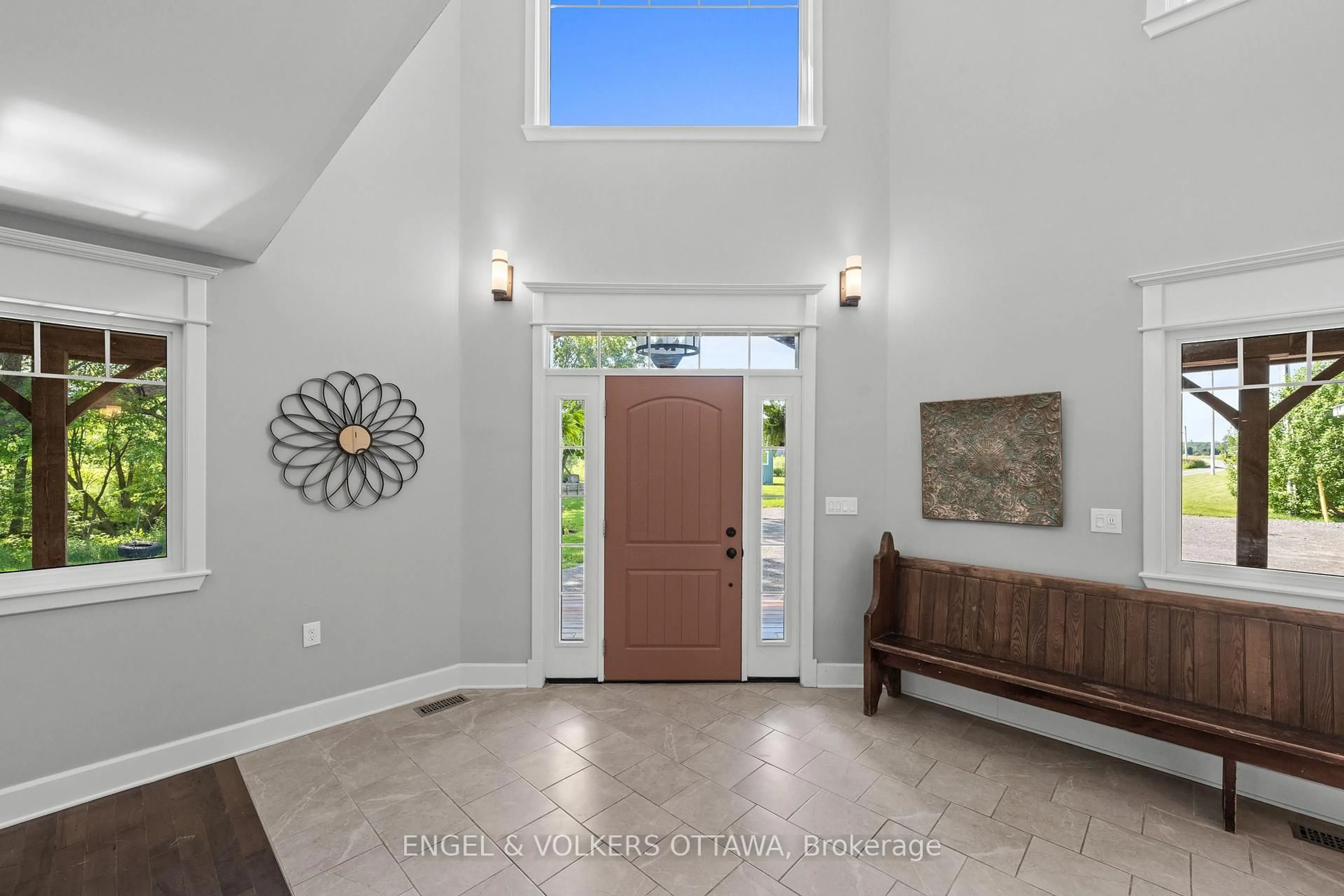 Indoor entryway for 6548 Carp Rd, Kinburn Ontario K0A 2H0