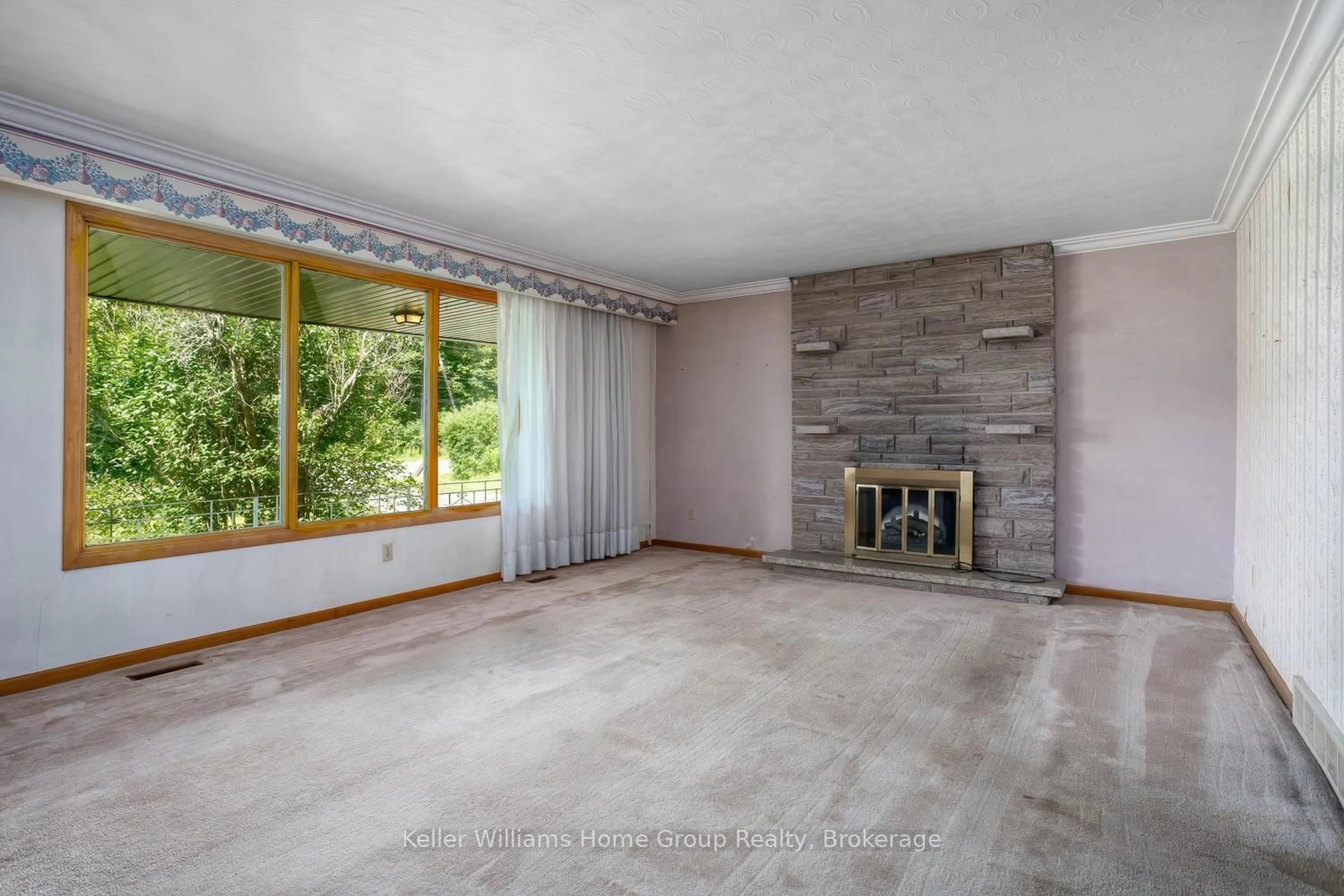 Living room with furniture, unknown for 832 Victoria Rd, Puslinch Ontario N1L 1C6