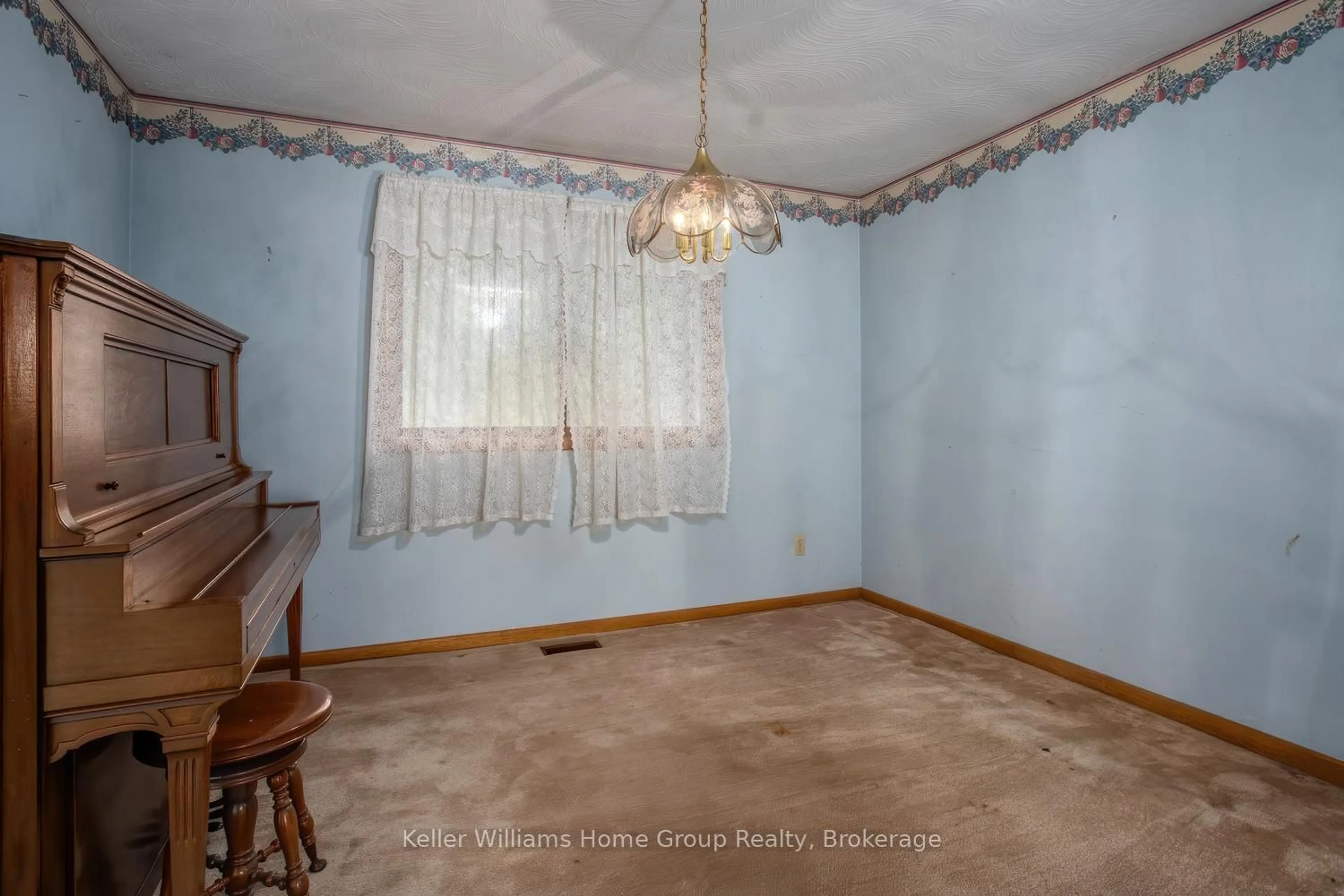 A pic of a room for 832 Victoria Rd, Puslinch Ontario N1L 1C6