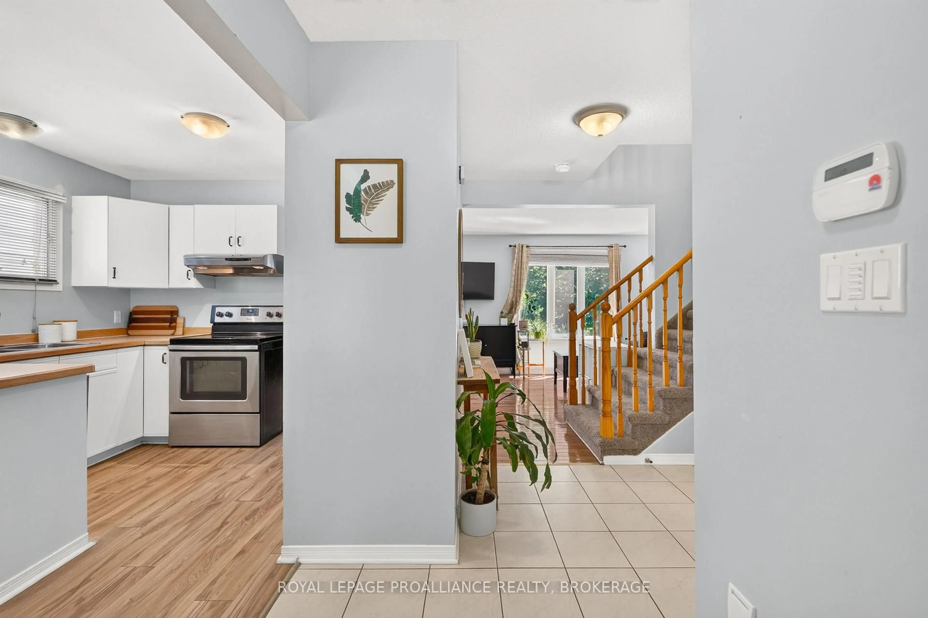 Indoor entryway for 1067 Acadia Dr, Kingston Ontario K7M 8V7