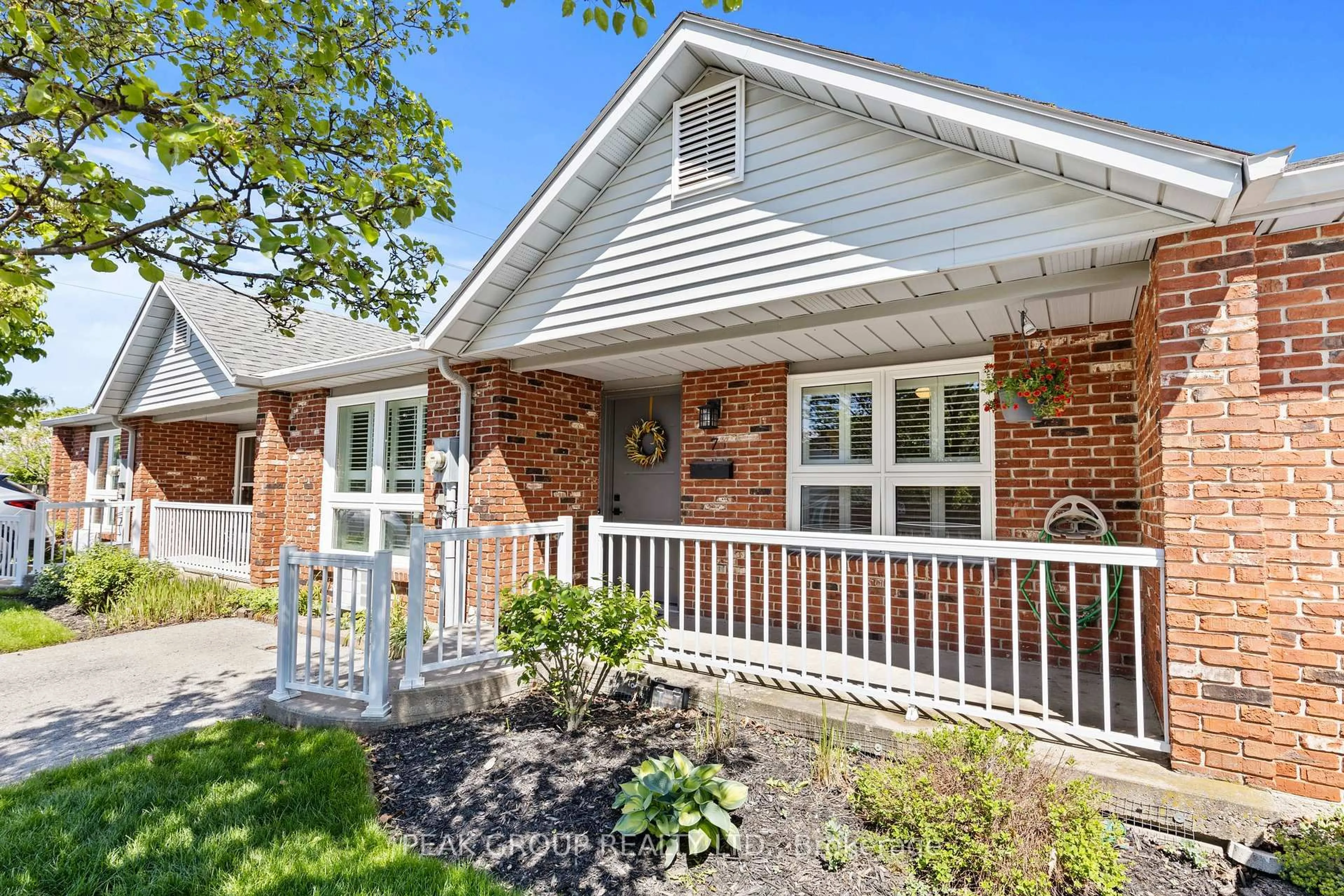 Home with brick exterior material, street for 226 Vansickle Rd #7, St. Catharines Ontario L2S 2S7