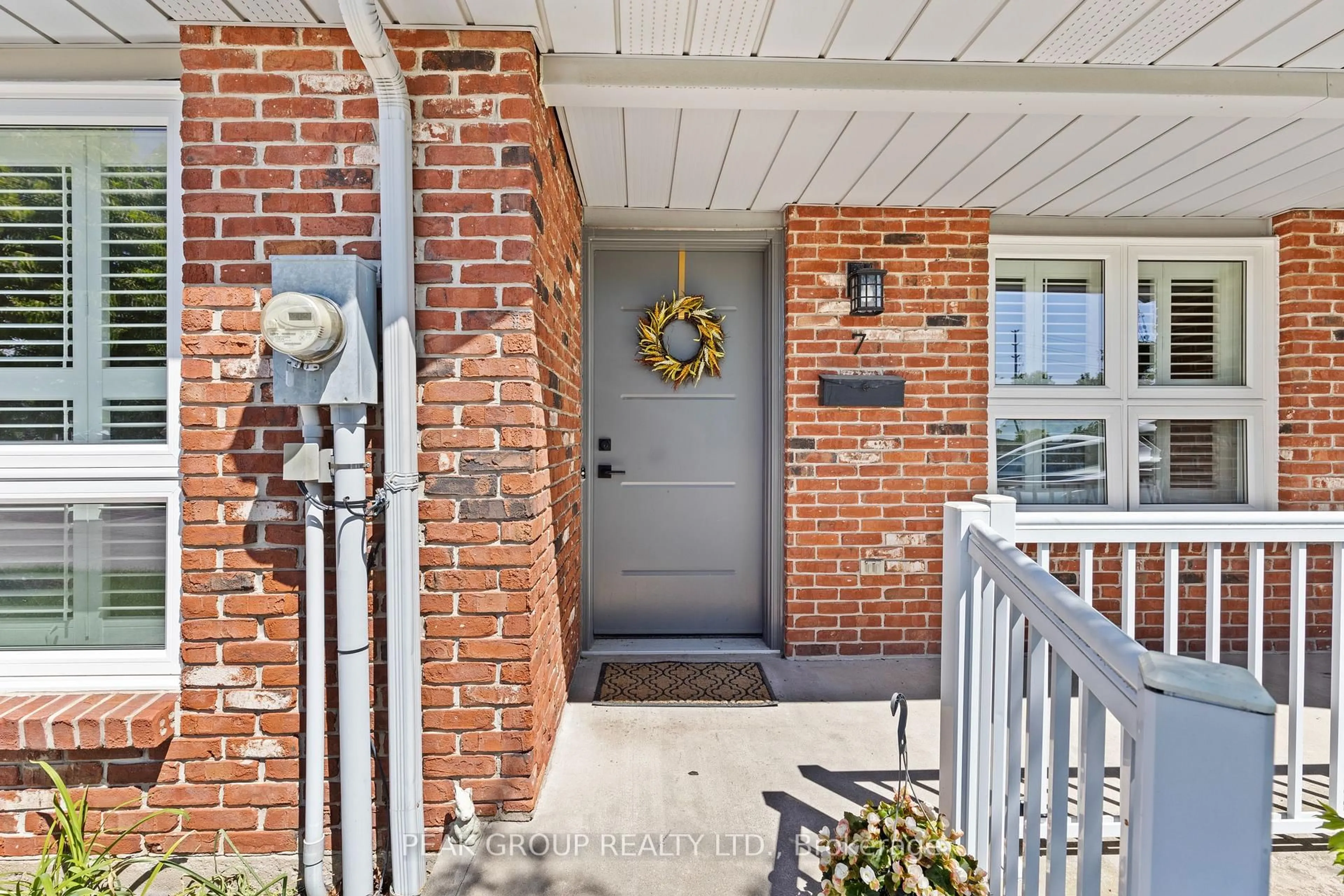 Indoor entryway for 226 Vansickle Rd #7, St. Catharines Ontario L2S 2S7