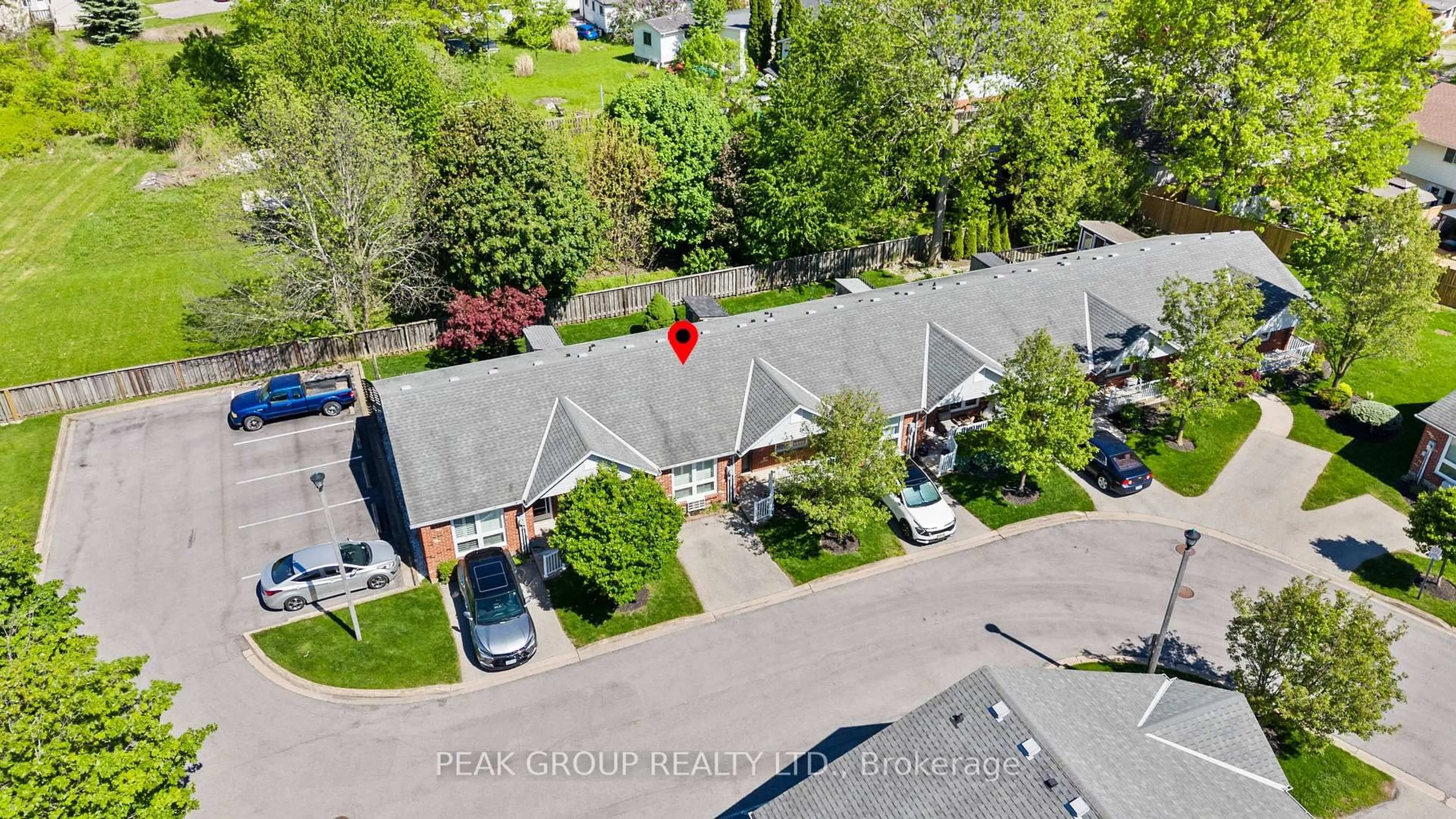 A pic from outside/outdoor area/front of a property/back of a property/a pic from drone, street for 226 Vansickle Rd #7, St. Catharines Ontario L2S 2S7