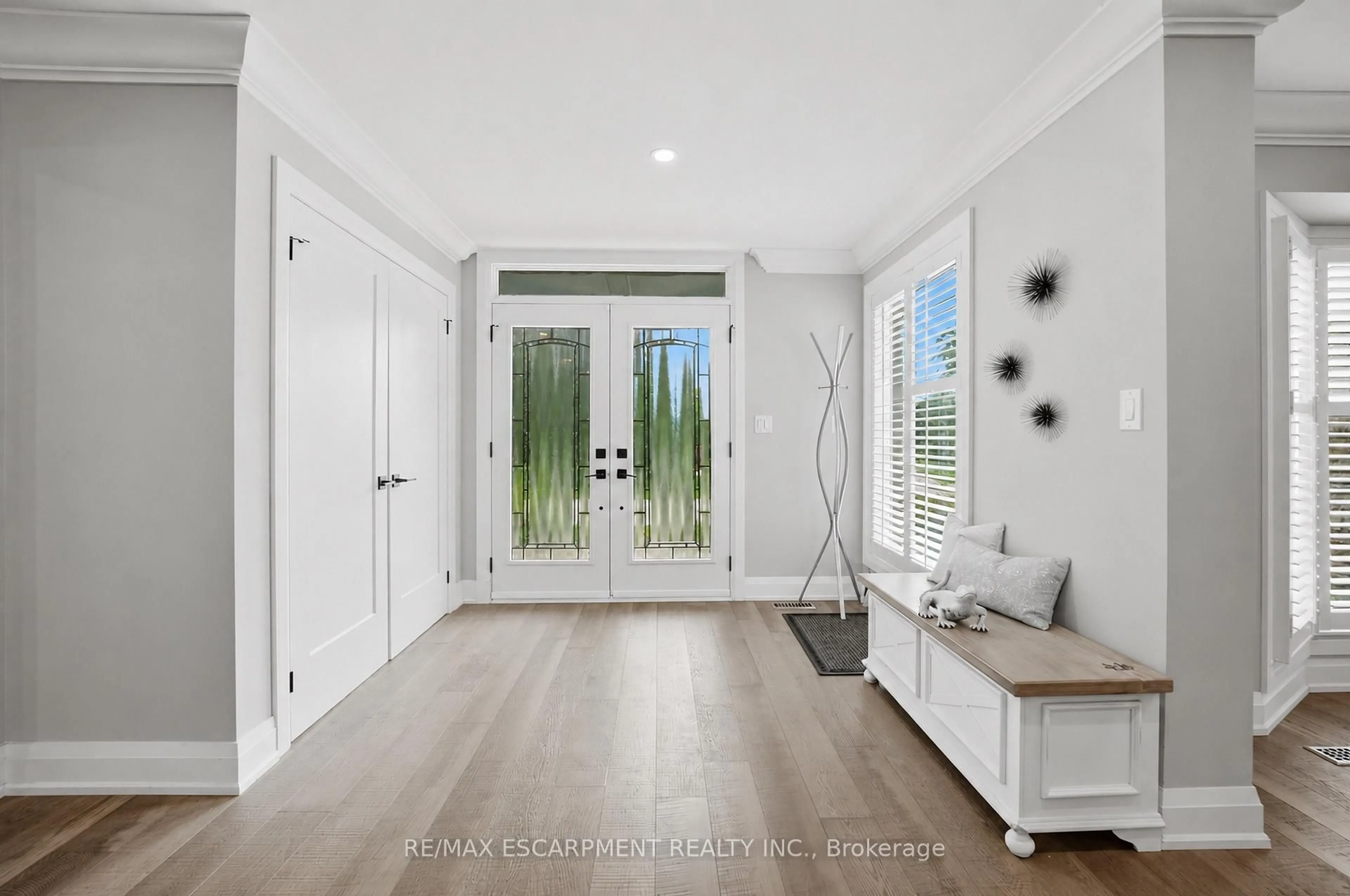 Indoor entryway for 81 Flanders Dr, Hamilton Ontario L8B 0G6