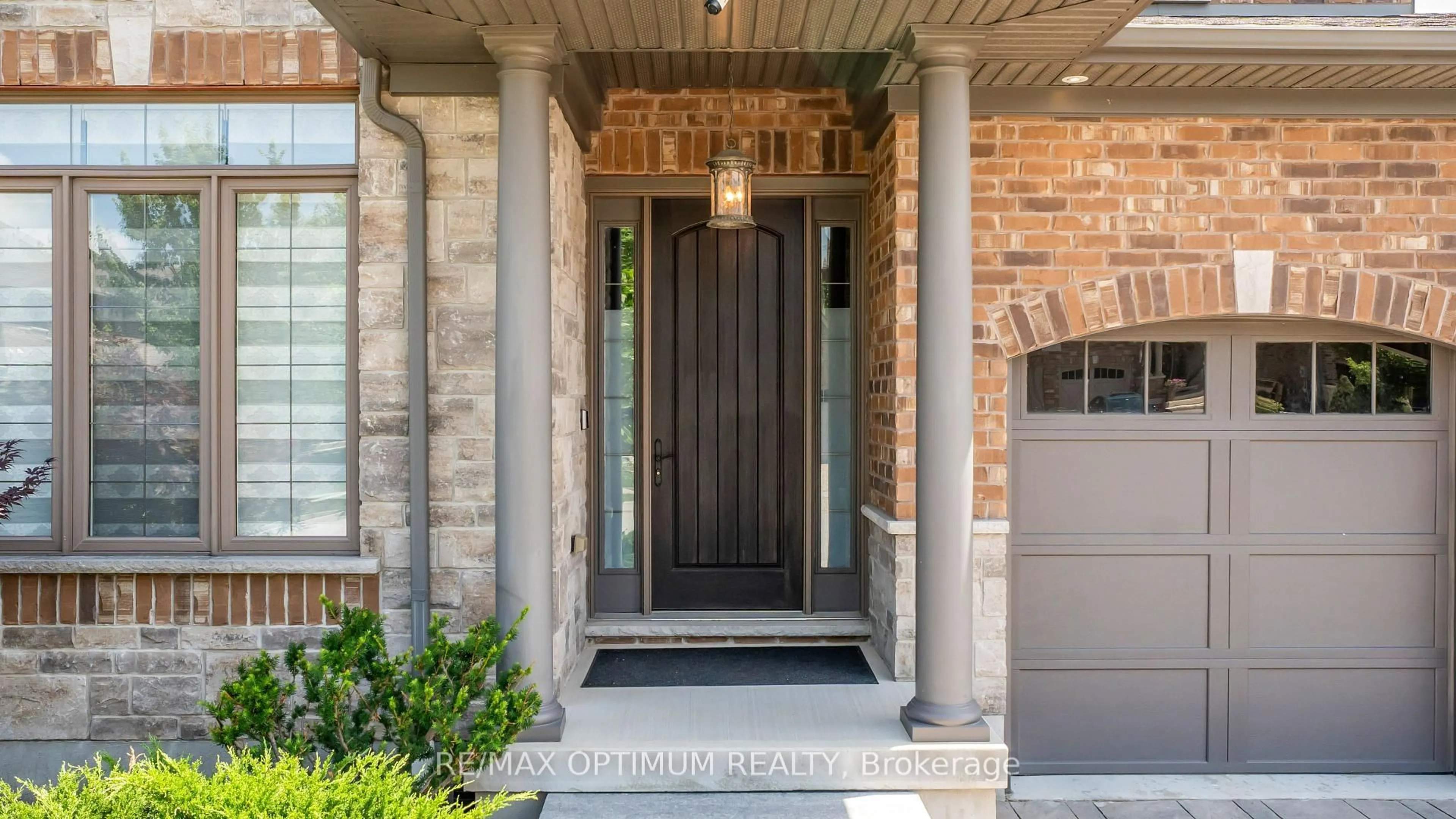 Indoor entryway for 829 COPPER RIDGE Dr, Waterloo Ontario N2K 0B5