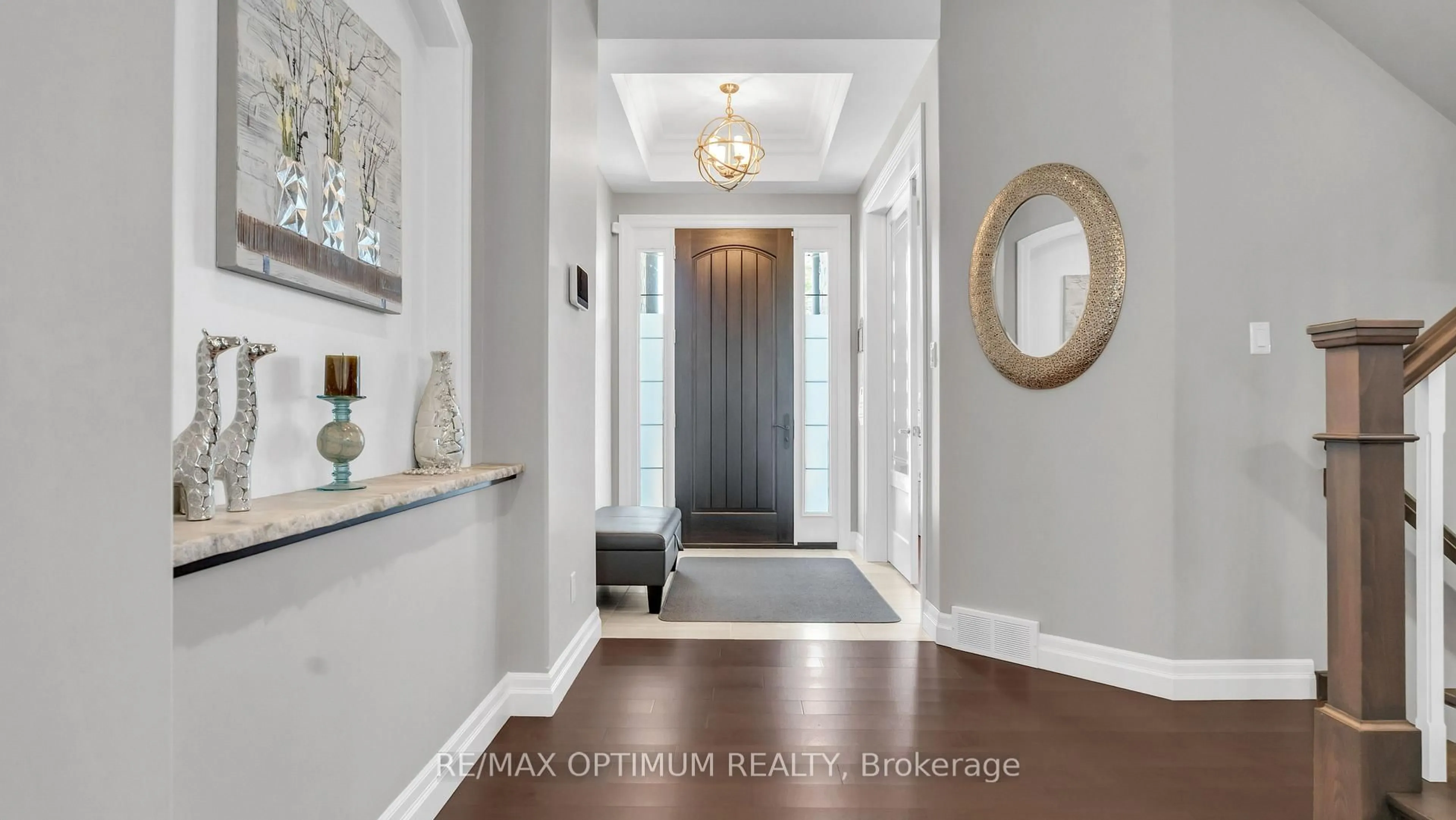 Indoor entryway for 829 COPPER RIDGE Dr, Waterloo Ontario N2K 0B5
