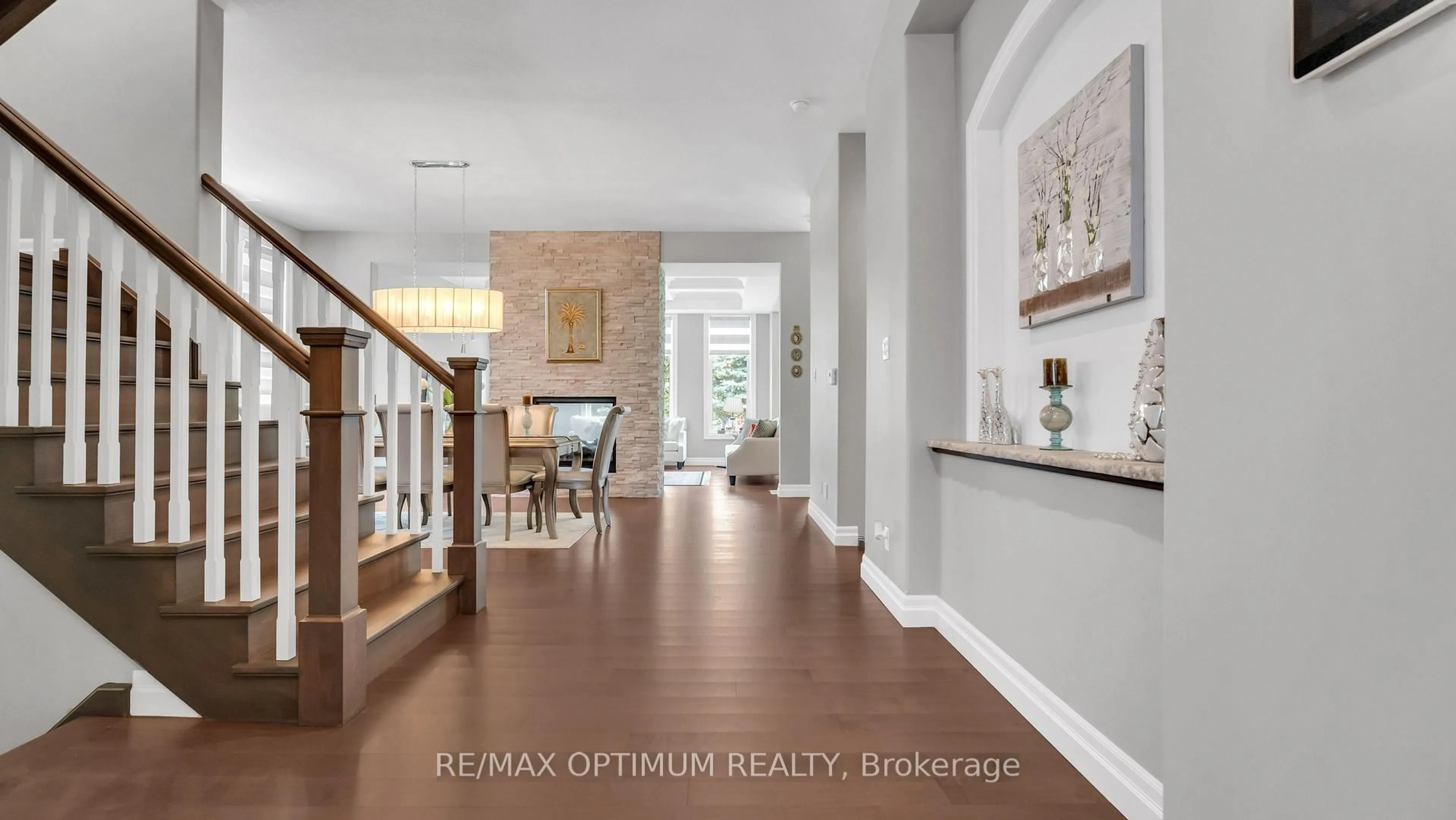 Indoor entryway for 829 COPPER RIDGE Dr, Waterloo Ontario N2K 0B5