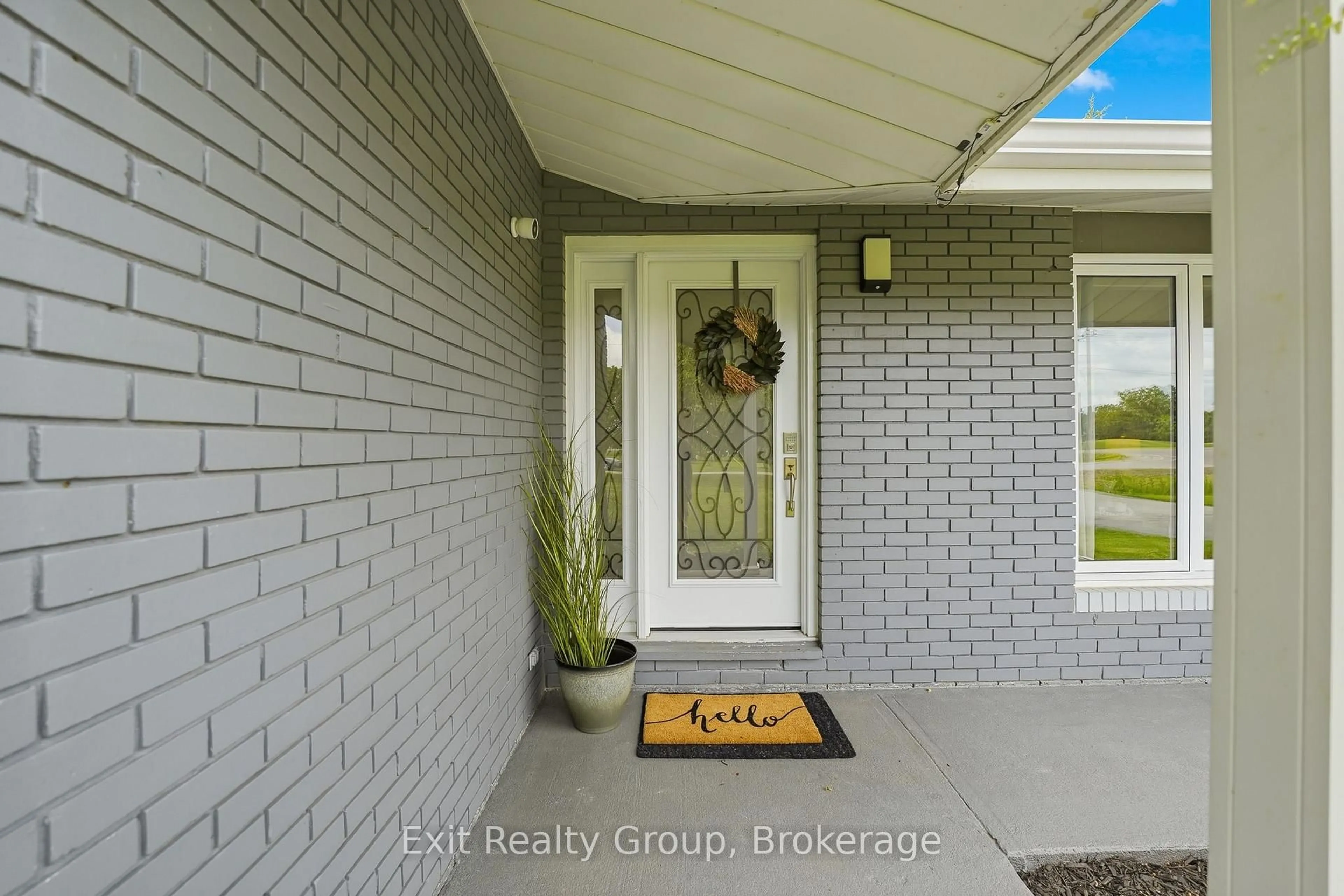 Indoor entryway for 710 Harmony Rd, Corbyville Ontario K0K 1V0