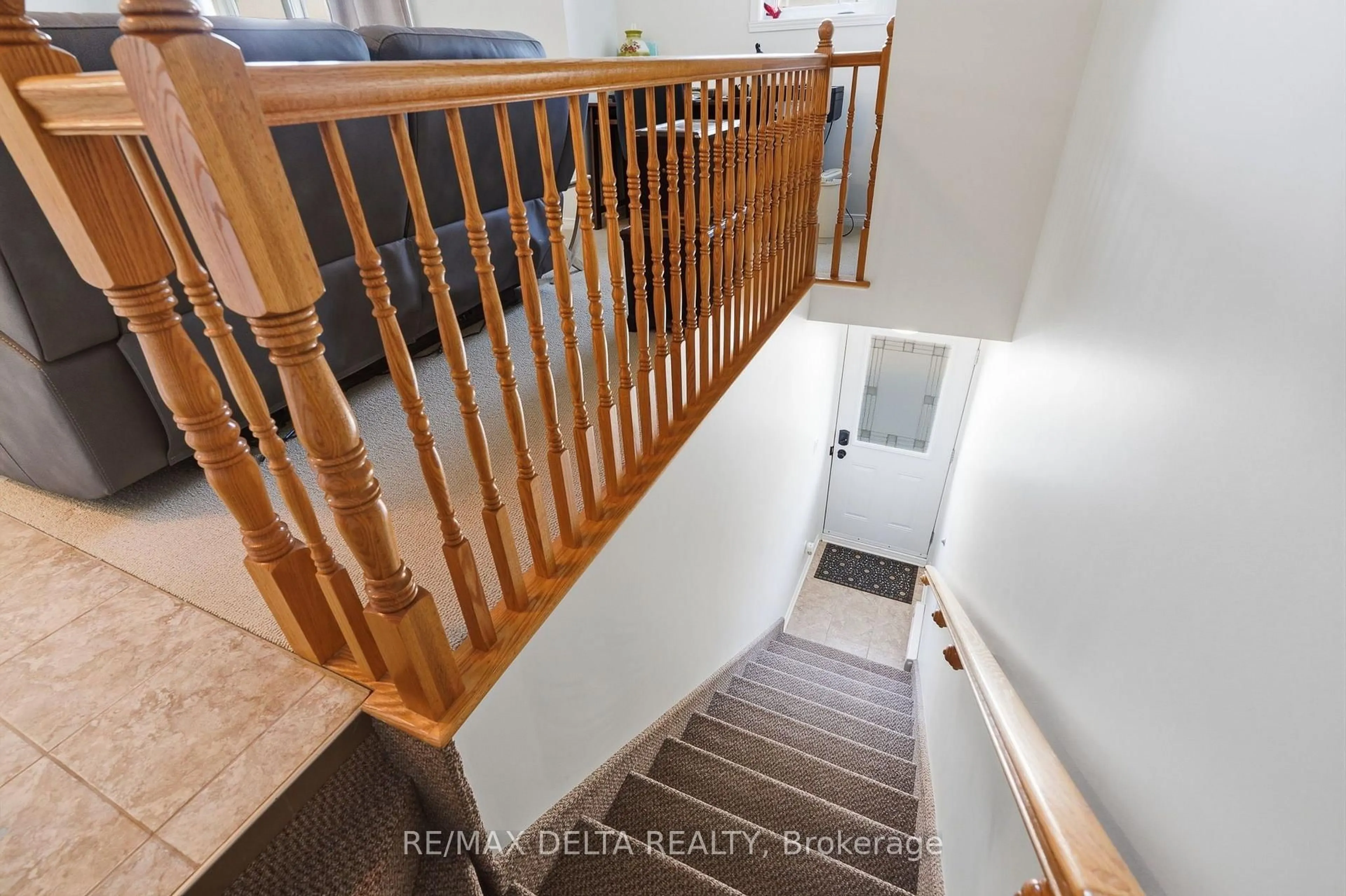 Stairs for 204 Eliot St #603, Clarence-Rockland Ontario K4K 0G4