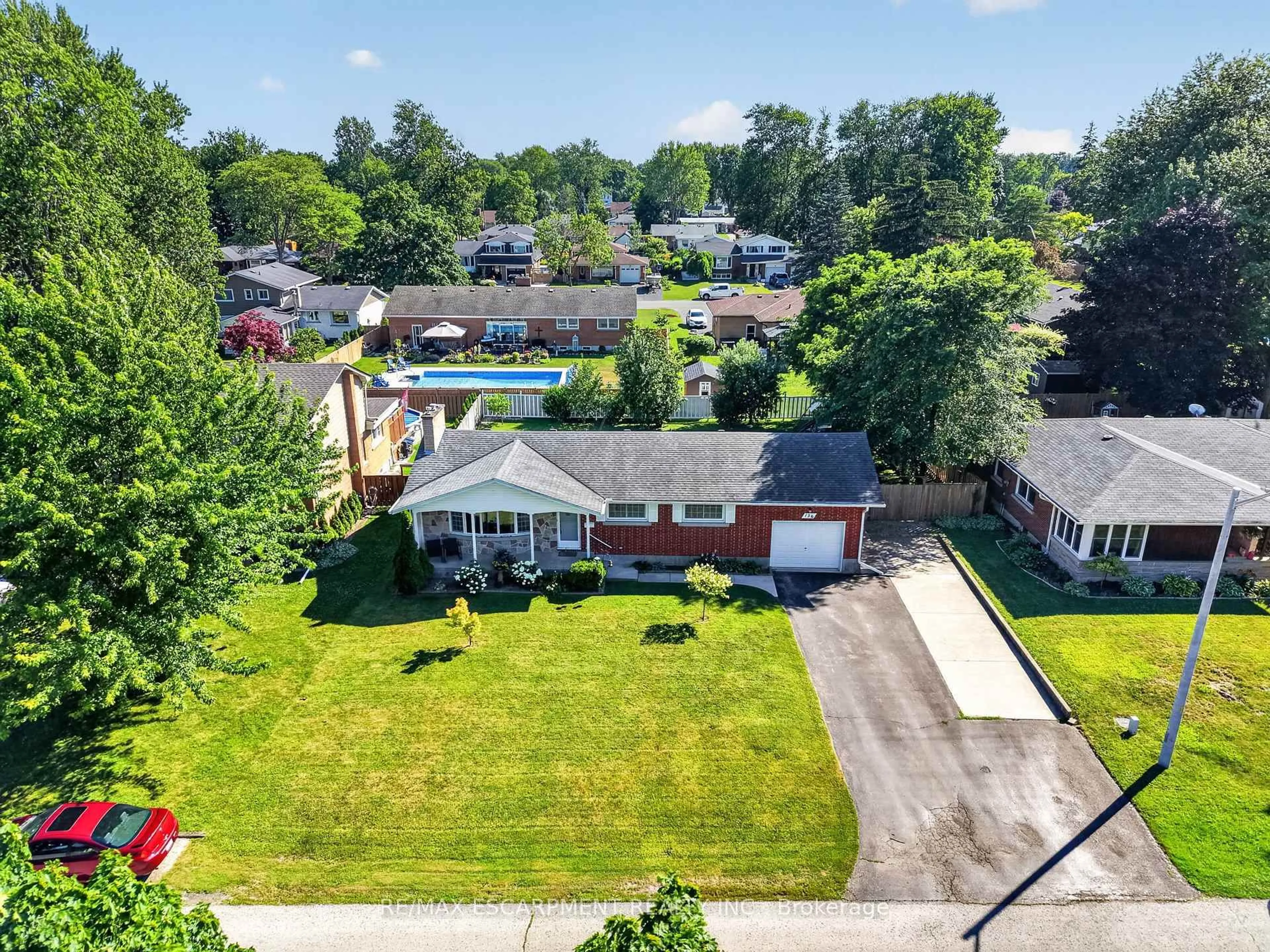 A pic from outside/outdoor area/front of a property/back of a property/a pic from drone, street for 126 Victoria Ave, Haldimand Ontario N1A 1A5