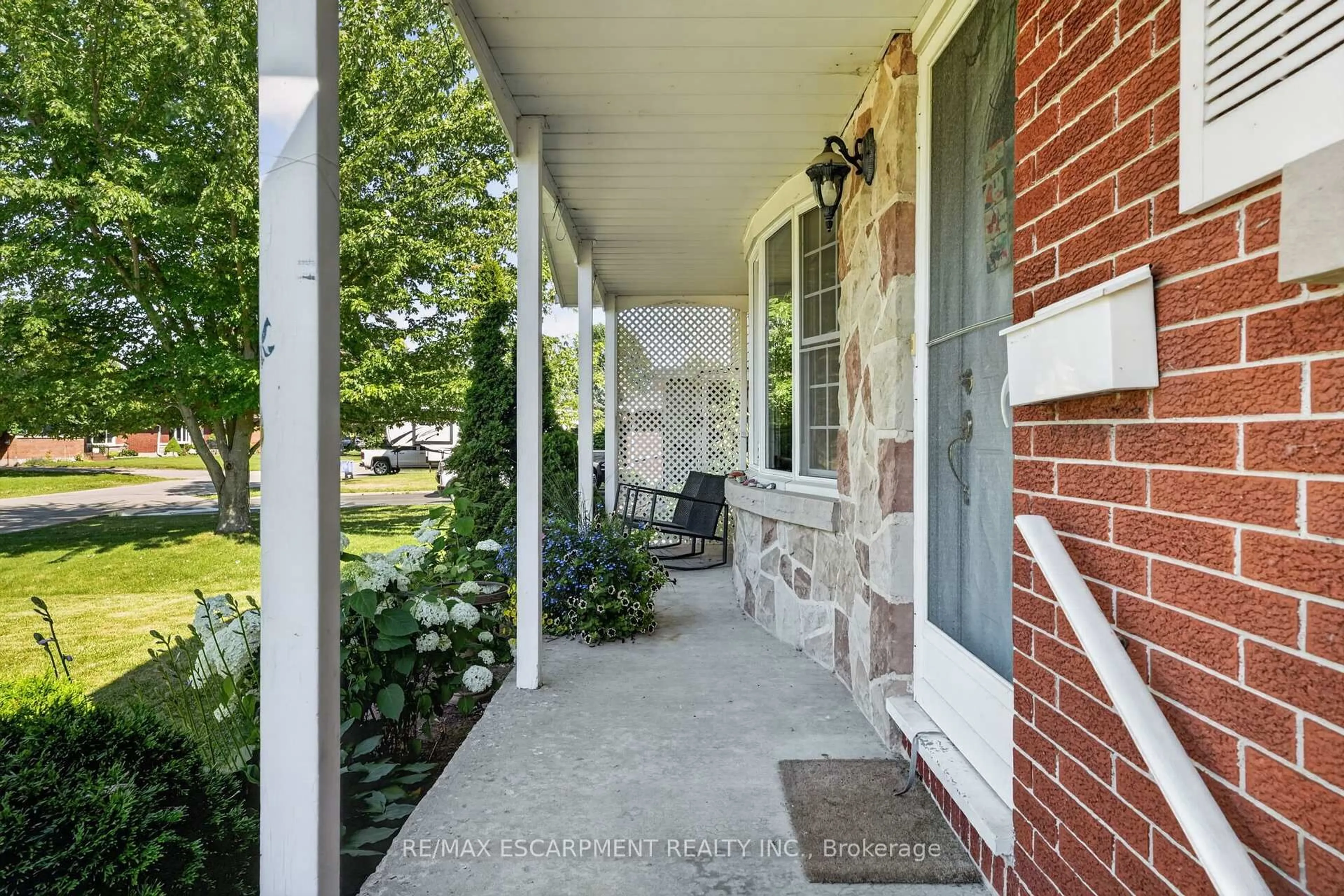 Patio, street for 126 Victoria Ave, Haldimand Ontario N1A 1A5
