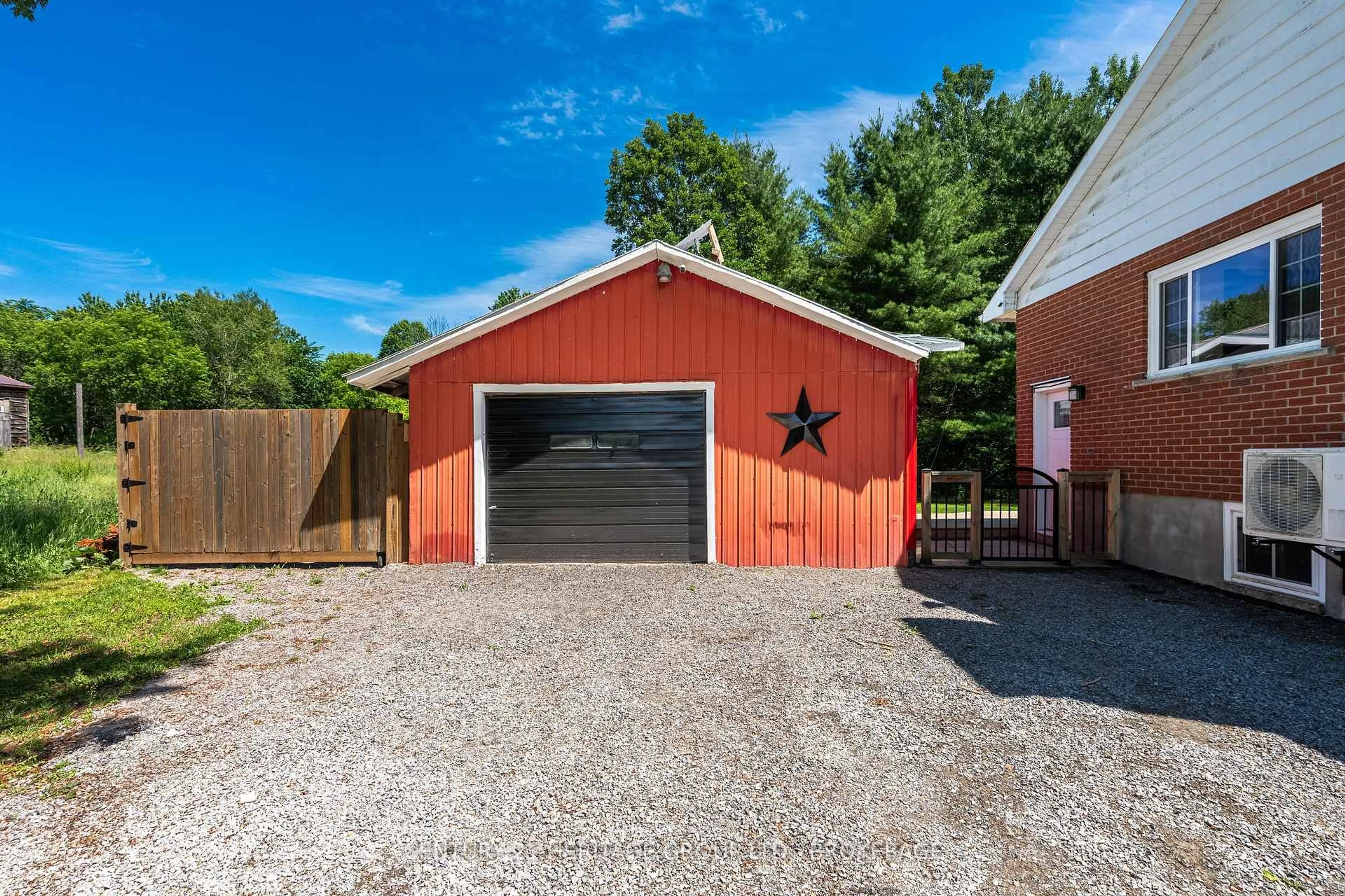 Indoor garage for 471 Lyndhurst Rd, Leeds and the Thousand Islands Ontario K0E 1N0