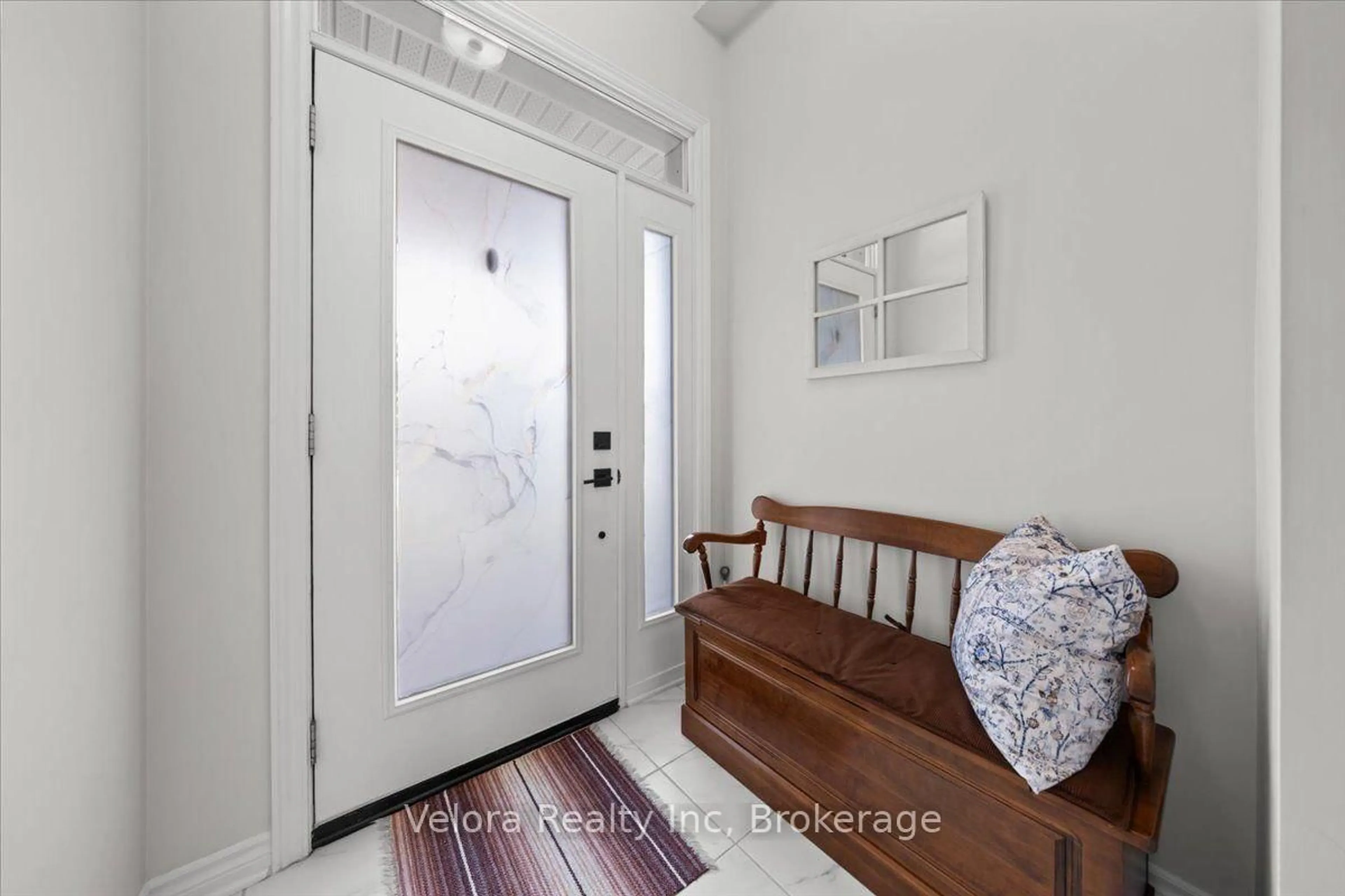 Indoor entryway for 644 Vivera Pl, Ottawa Ontario K2S 2N1
