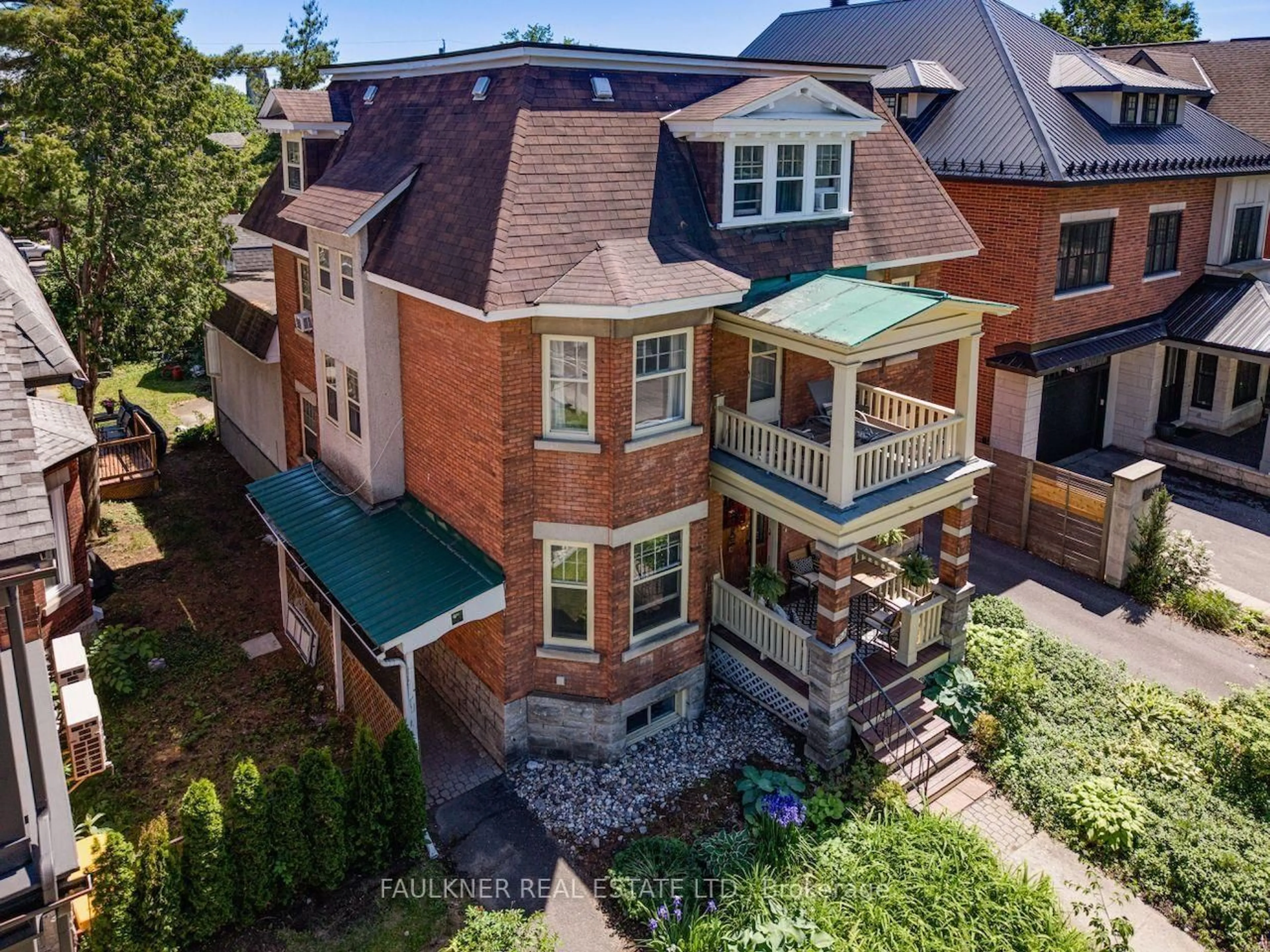 A pic from outside/outdoor area/front of a property/back of a property/a pic from drone, unknown for 192 Glebe Ave, Ottawa Ontario K1S 2C7